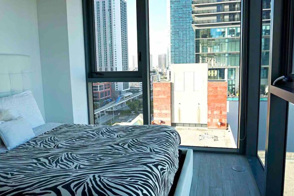 Luxury 2BR Corner Apt Downtown MIA