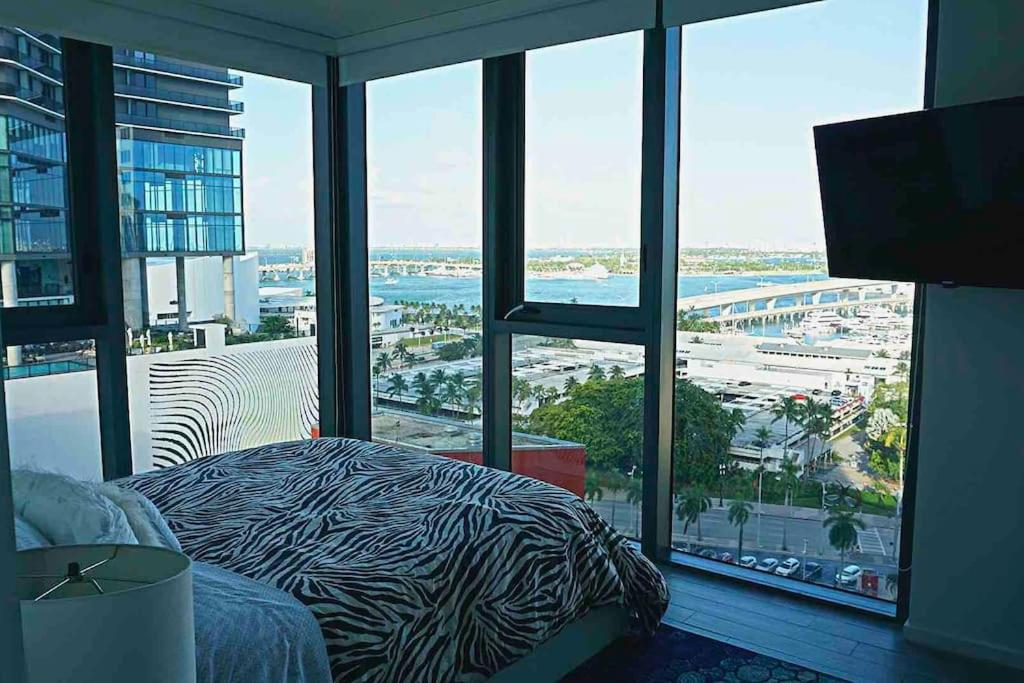 Luxury 2BR Corner Apt Downtown MIA