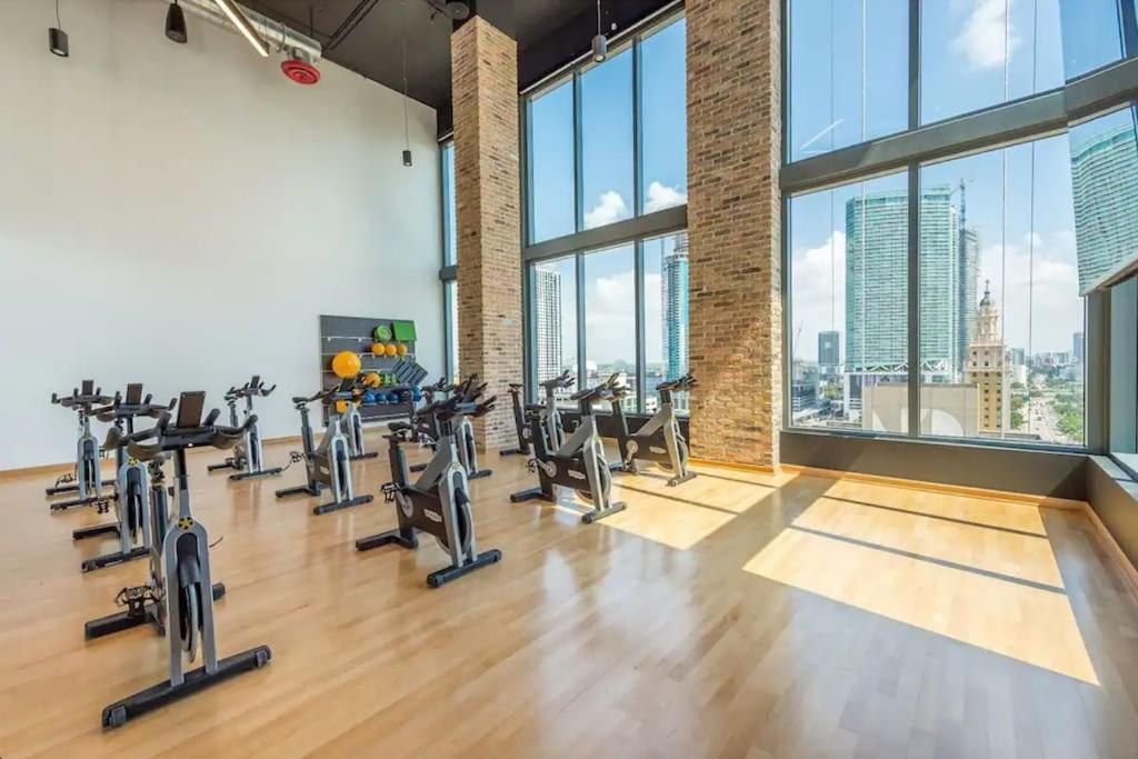 Luxury 2BR Corner Apt Downtown MIA