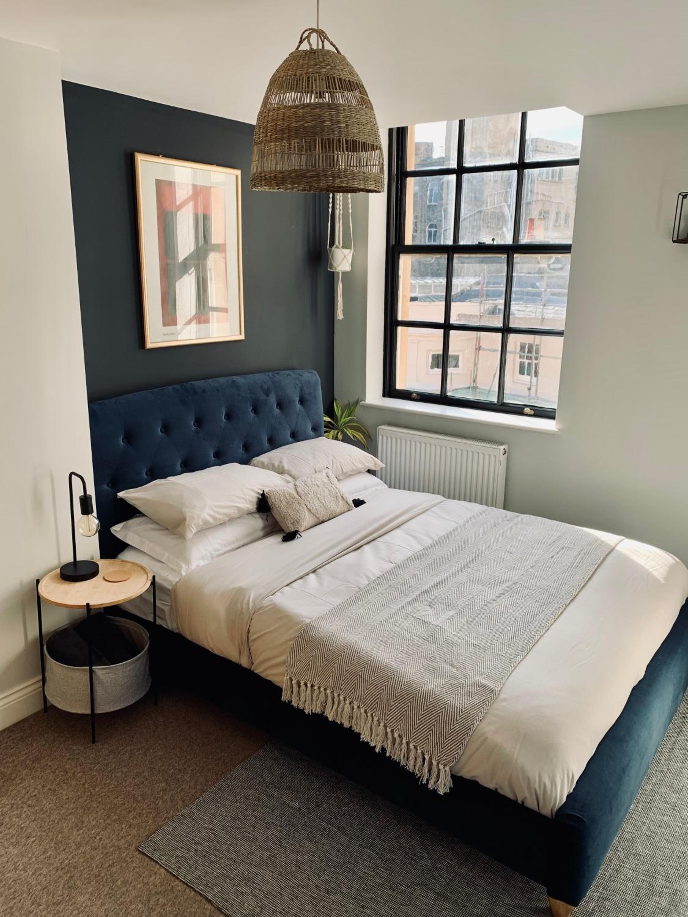 Wessex House - Cozy Town Centre Two Bedroom Apartment - Short Stroll to Beach and Nightlife