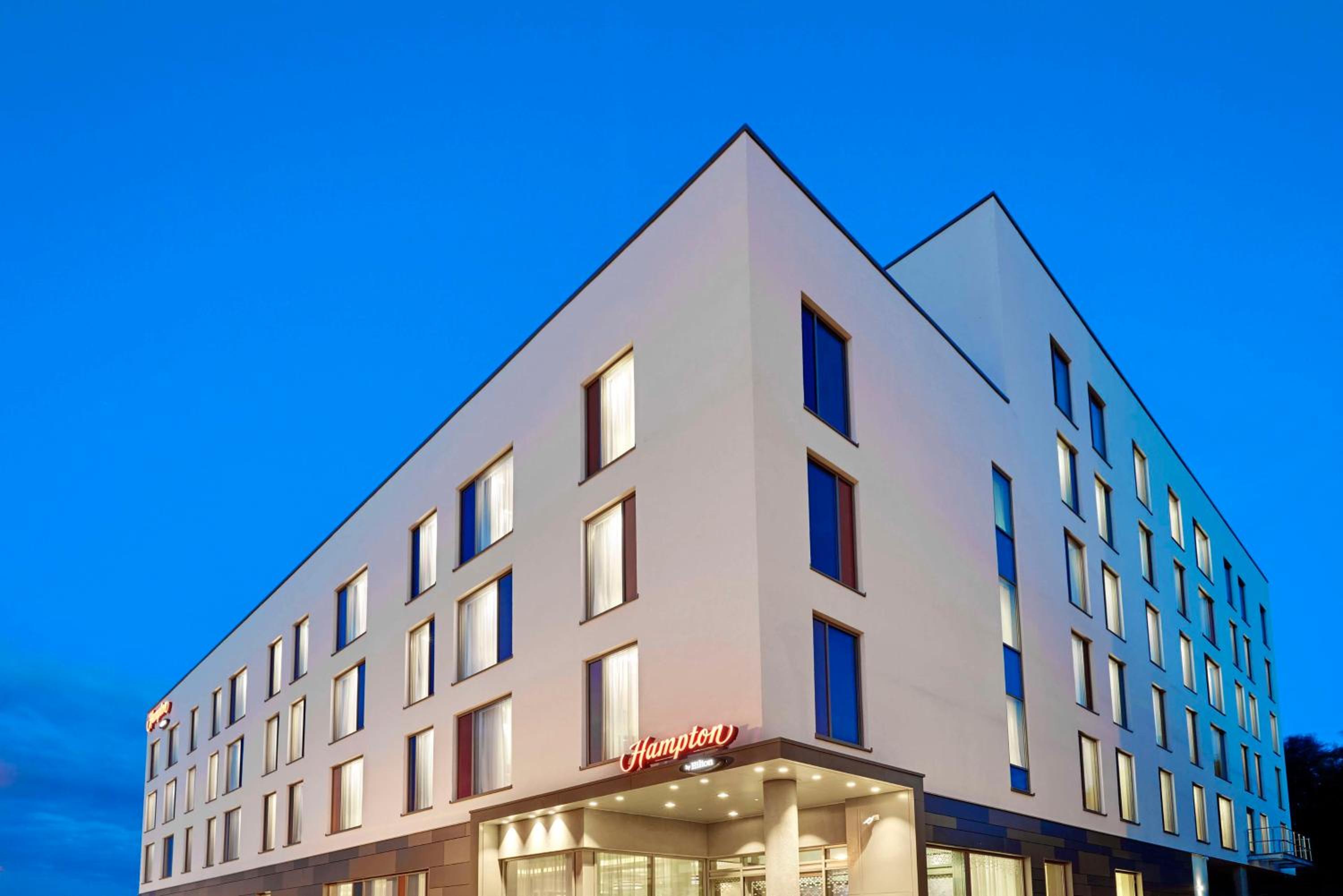 Hotel Hampton by Hilton Bournemouth - Image 1