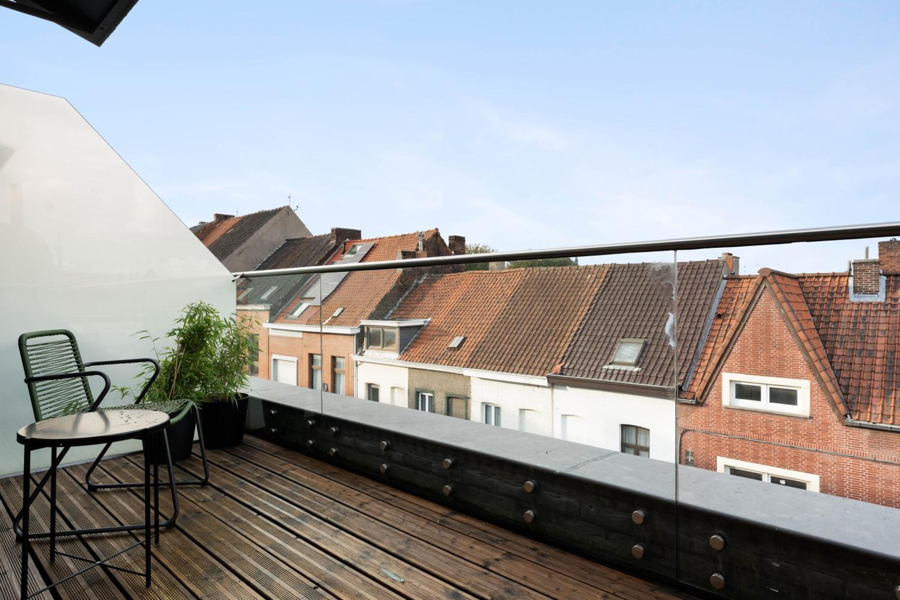 Spacious & Chic House in Center