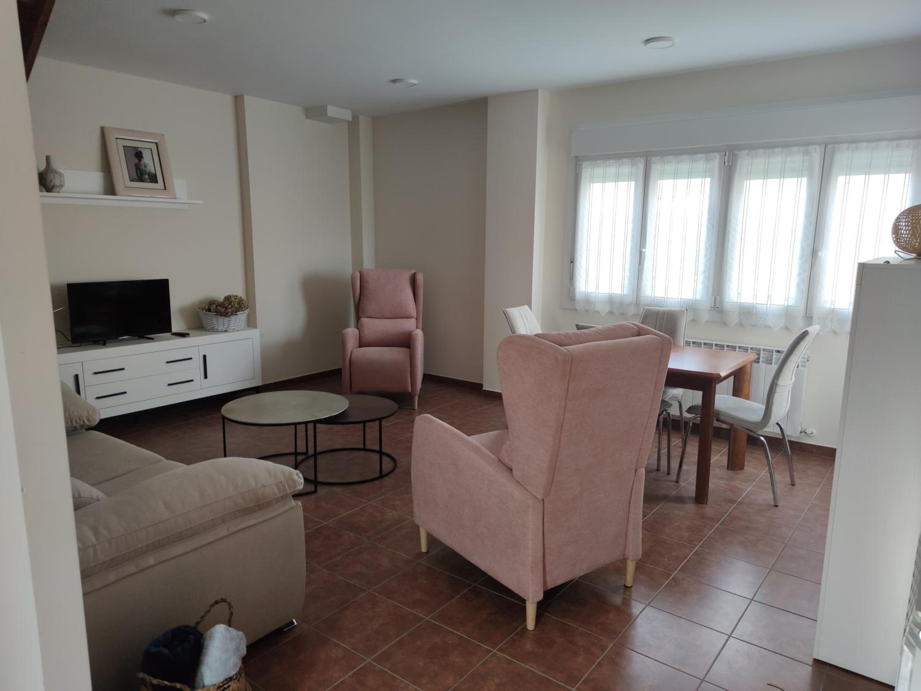 Chalet con amplio jardín
