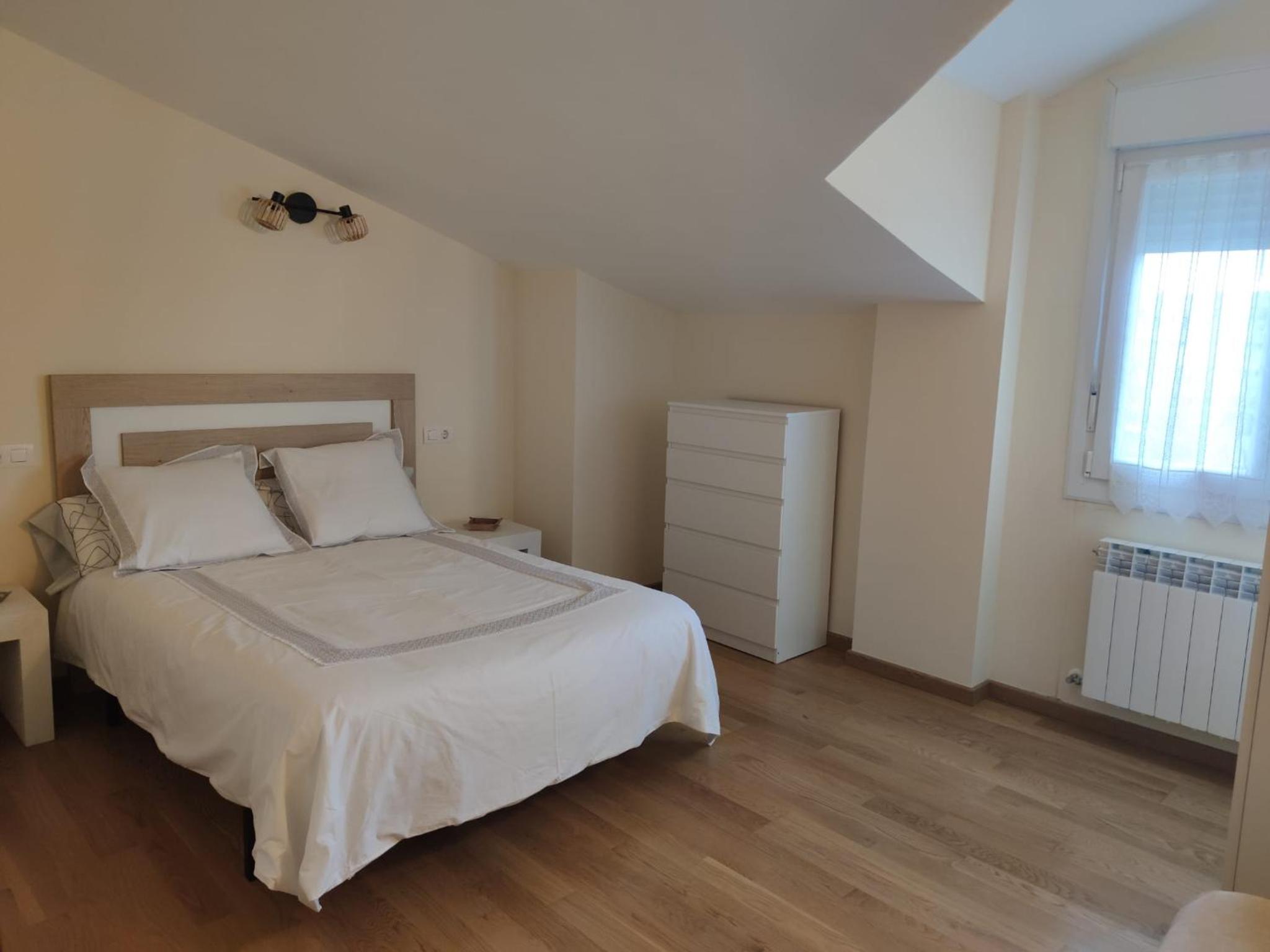 Chalet con amplio jardín