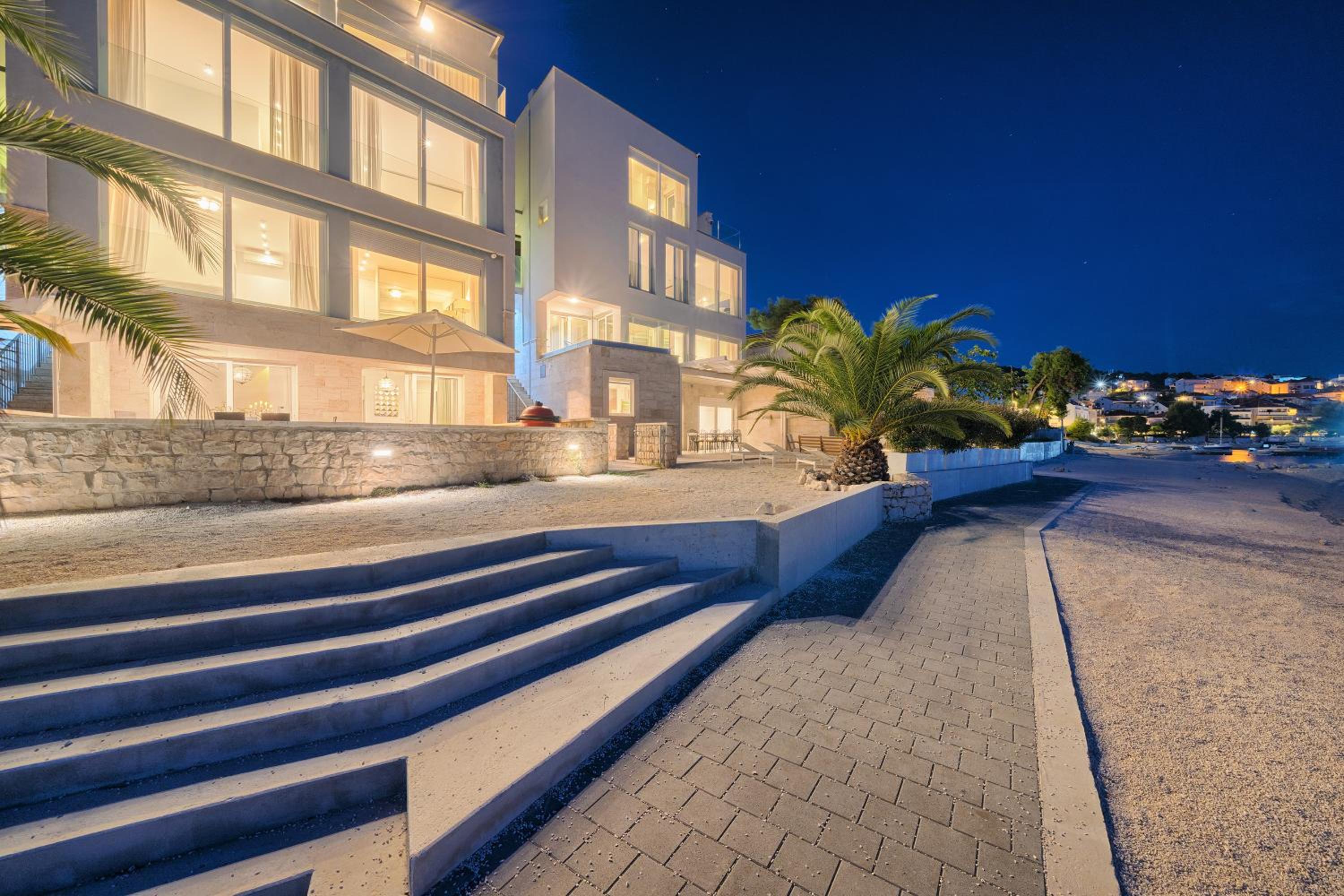 Hotel Livingstone Beach House - Image 1