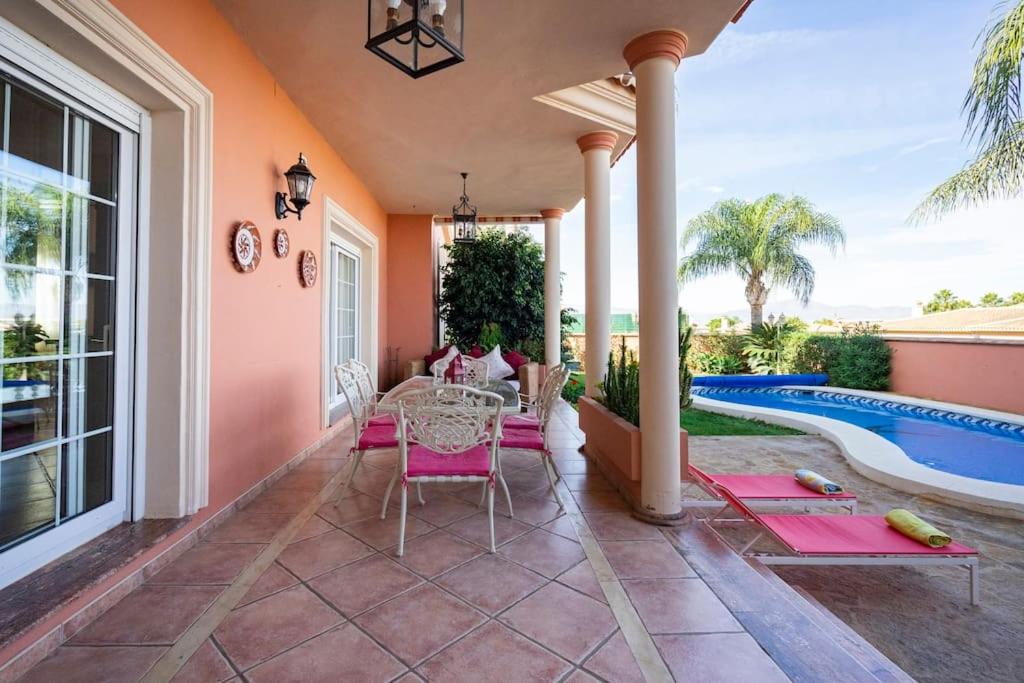 Villa Elísabeth, con piscina climatizada, especial para familias