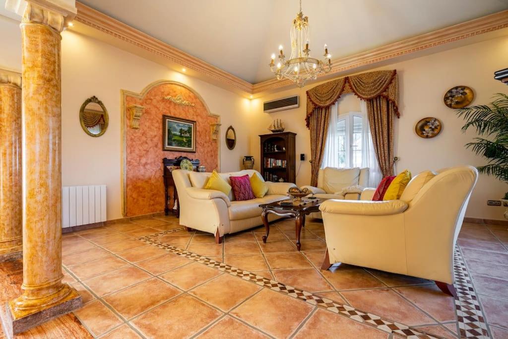 Villa Elísabeth, con piscina climatizada, especial para familias