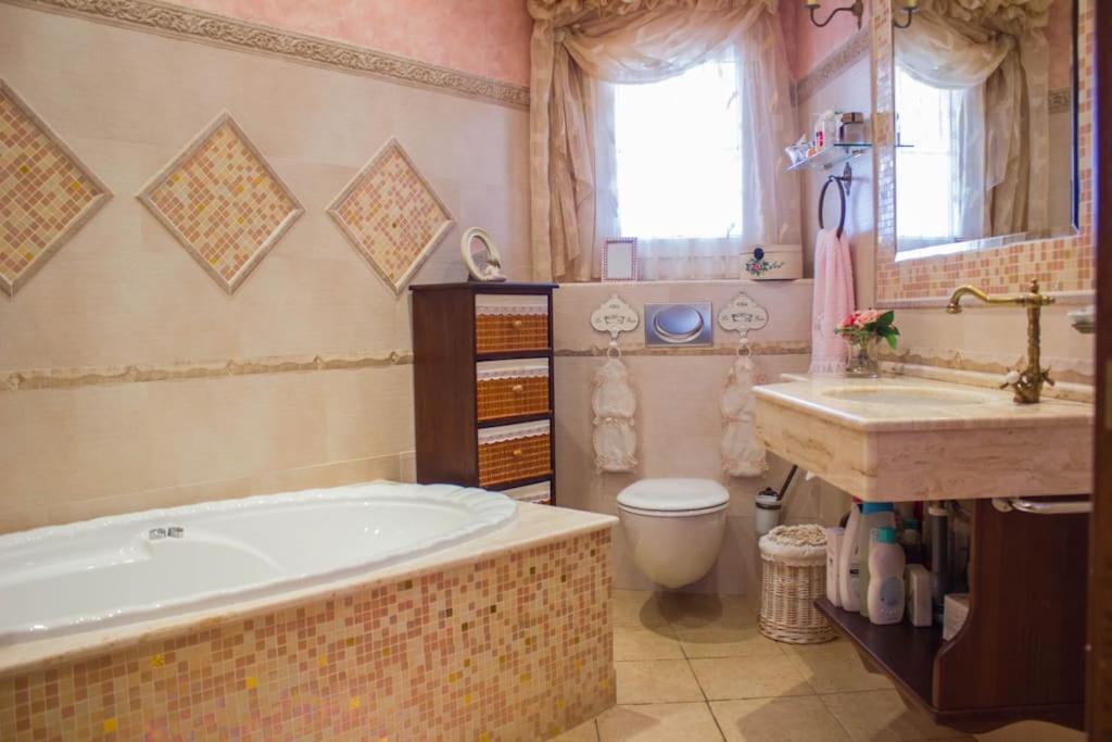 Villa Elísabeth, con piscina climatizada, especial para familias
