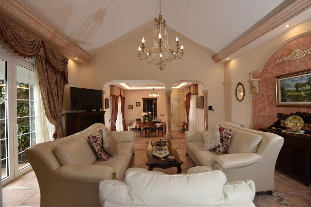 Villa Elísabeth, con piscina climatizada, especial para familias