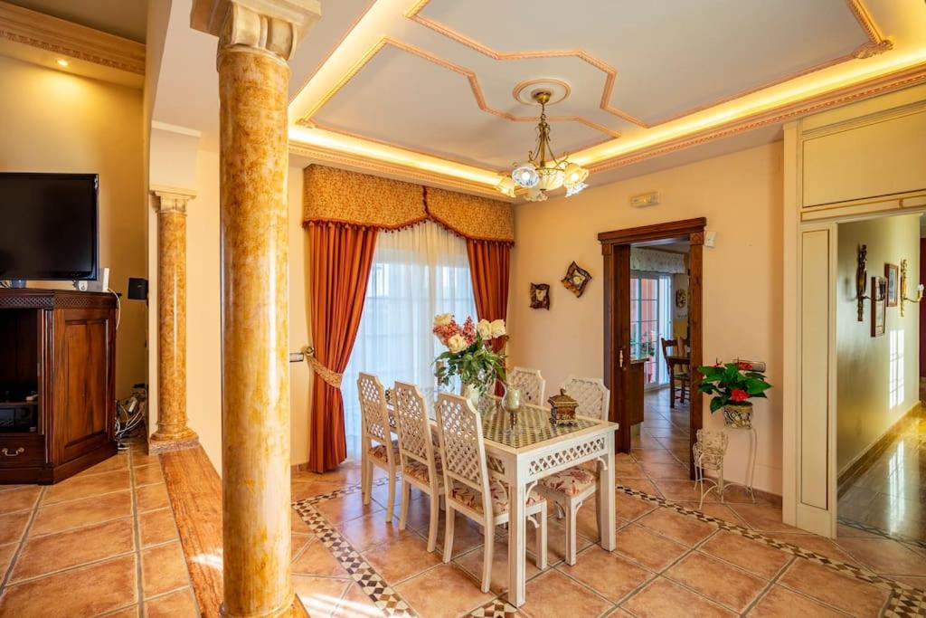 Villa Elísabeth, con piscina climatizada, especial para familias