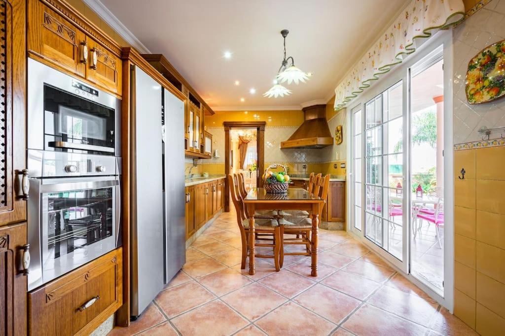 Villa Elísabeth, con piscina climatizada, especial para familias