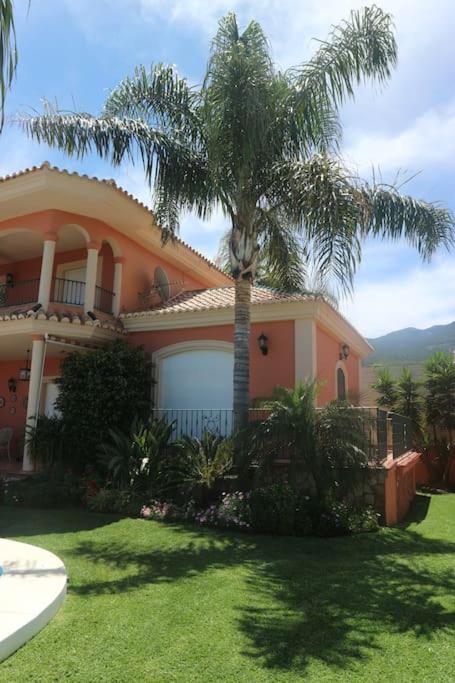 Villa Elísabeth, con piscina climatizada, especial para familias