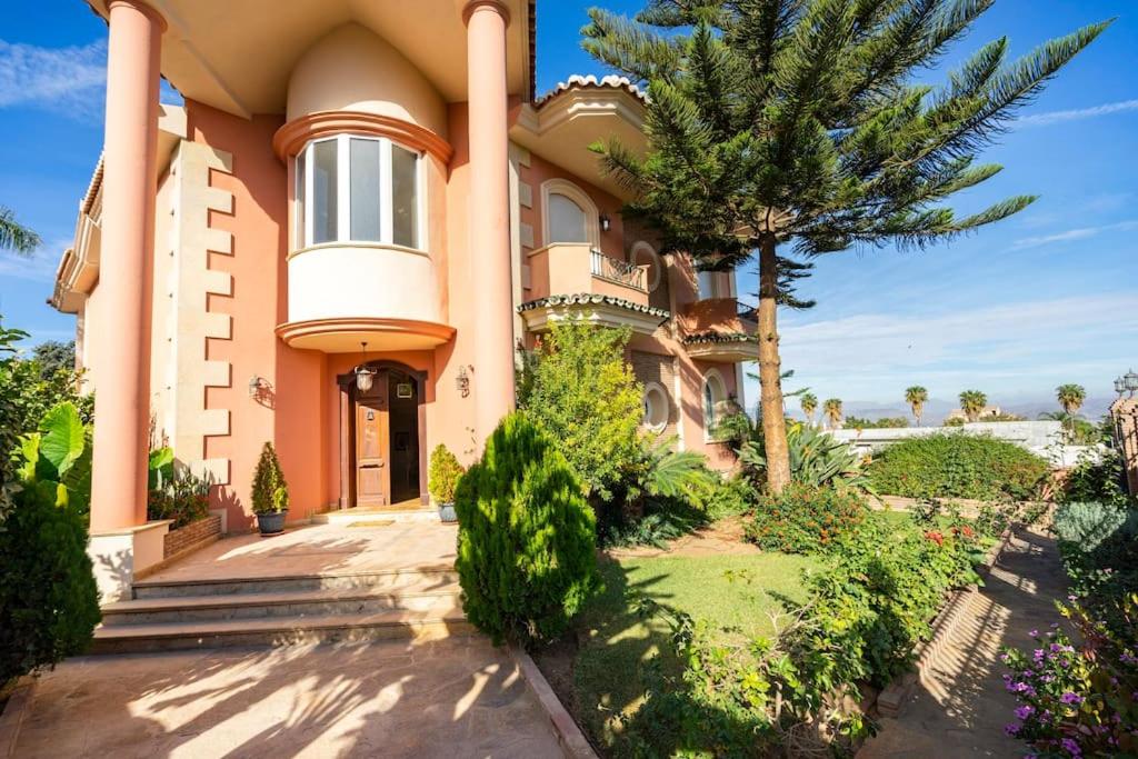 Villa Elísabeth, con piscina climatizada, especial para familias