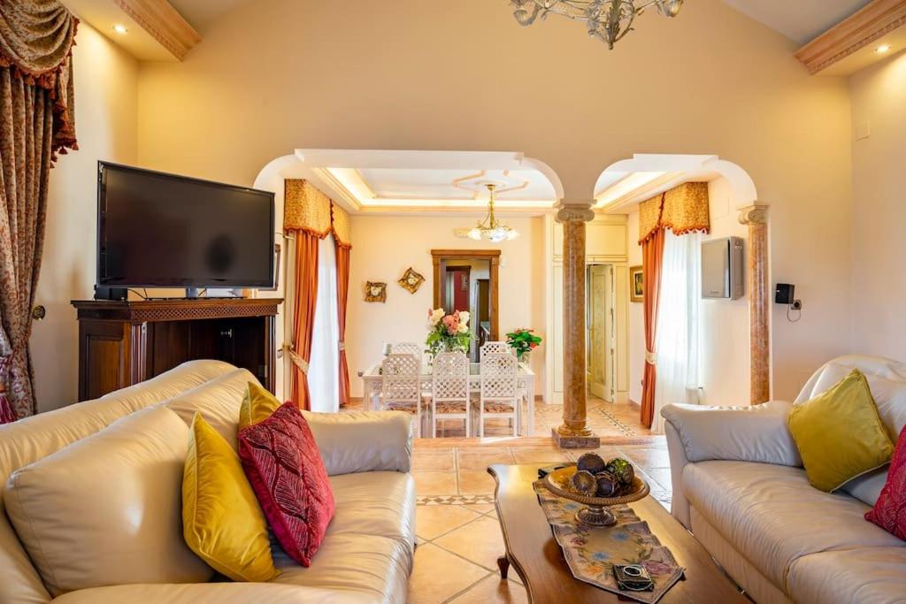 Villa Elísabeth, con piscina climatizada, especial para familias