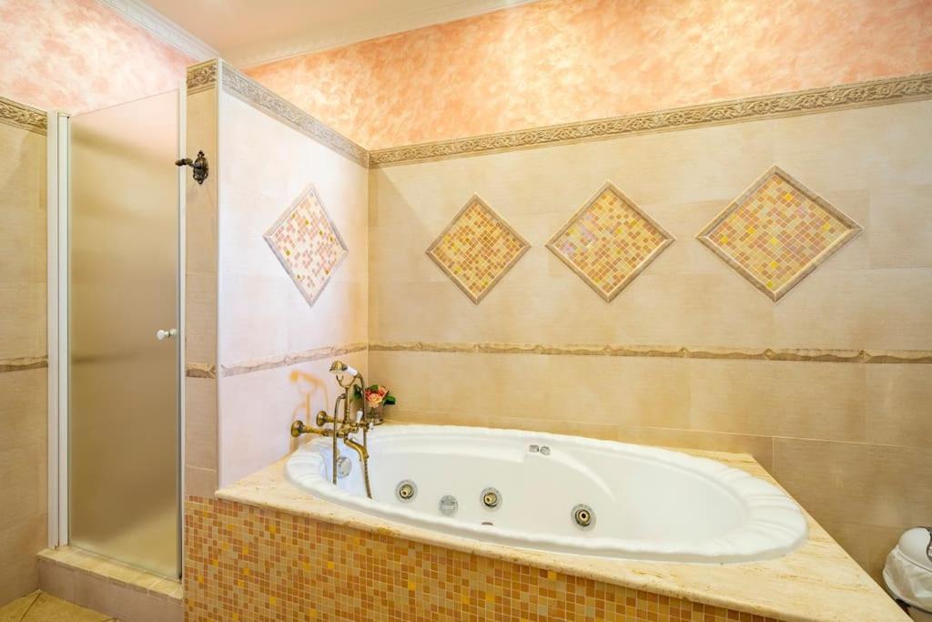 Villa Elísabeth, con piscina climatizada, especial para familias