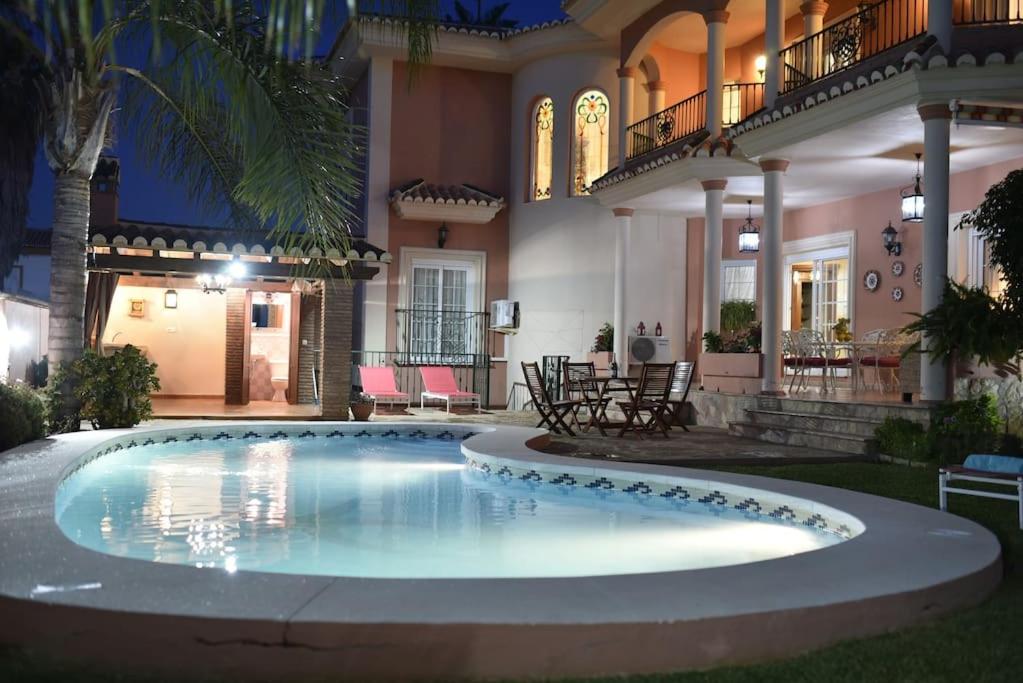 Villa Elísabeth, con piscina climatizada, especial para familias