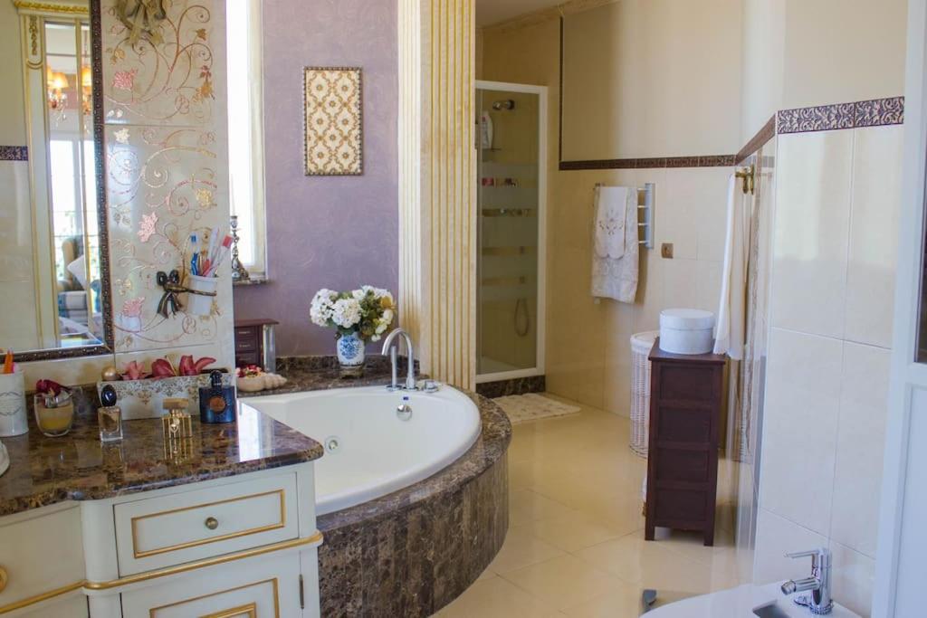 Villa Elísabeth, con piscina climatizada, especial para familias