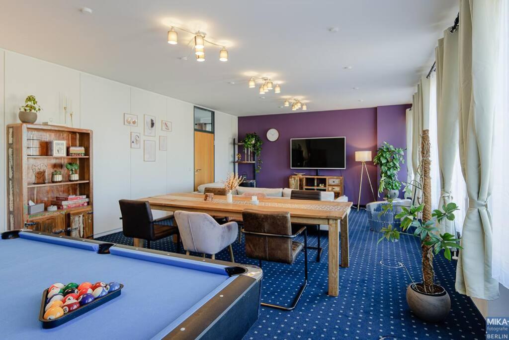 150 m² Unterkunft mit Billard, Kicker & Parkplatz