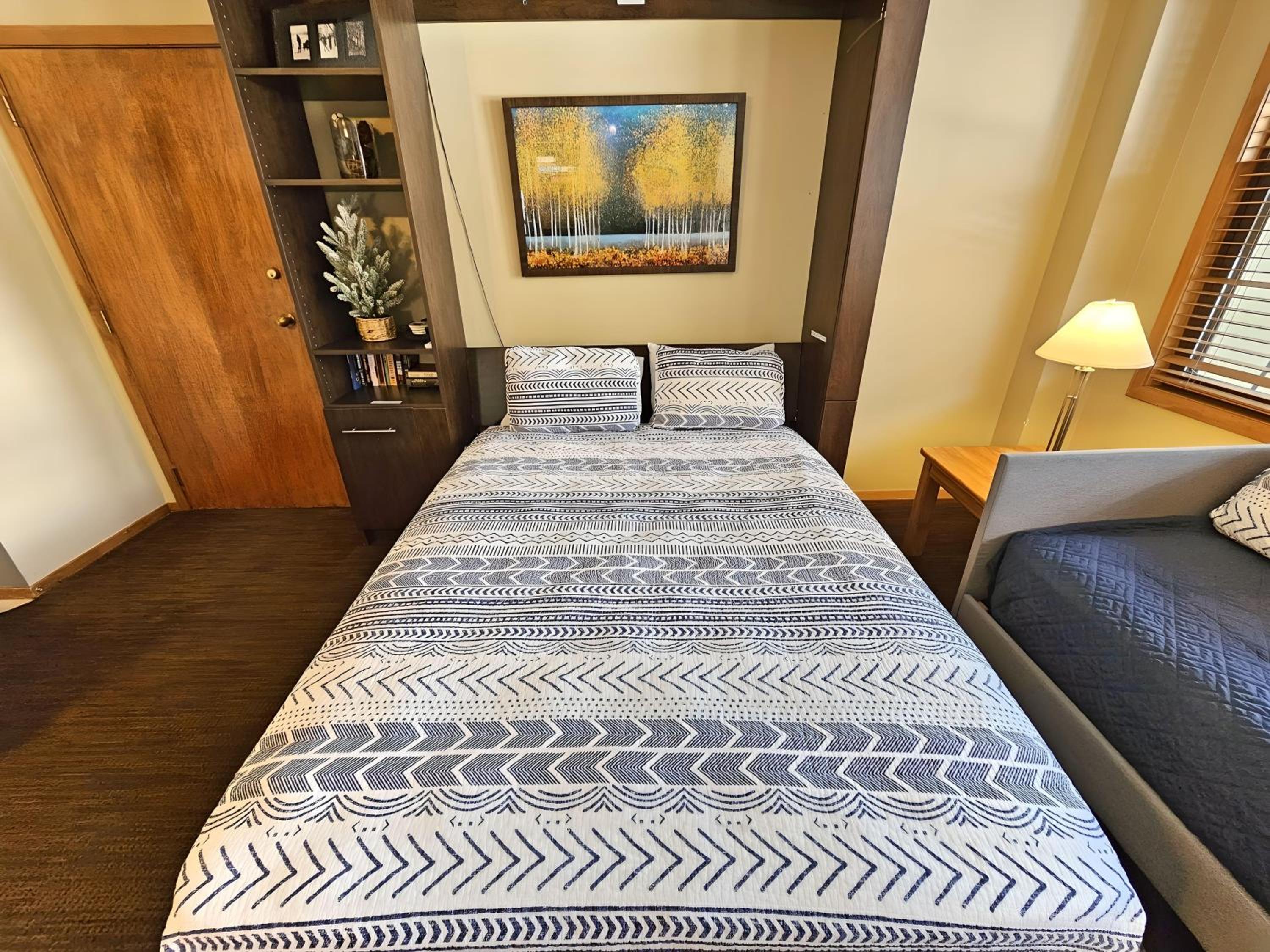 Village square large 1 bedroom. Center Village Copper Mountain Hot tub, Parking, walk to slopes view 4
