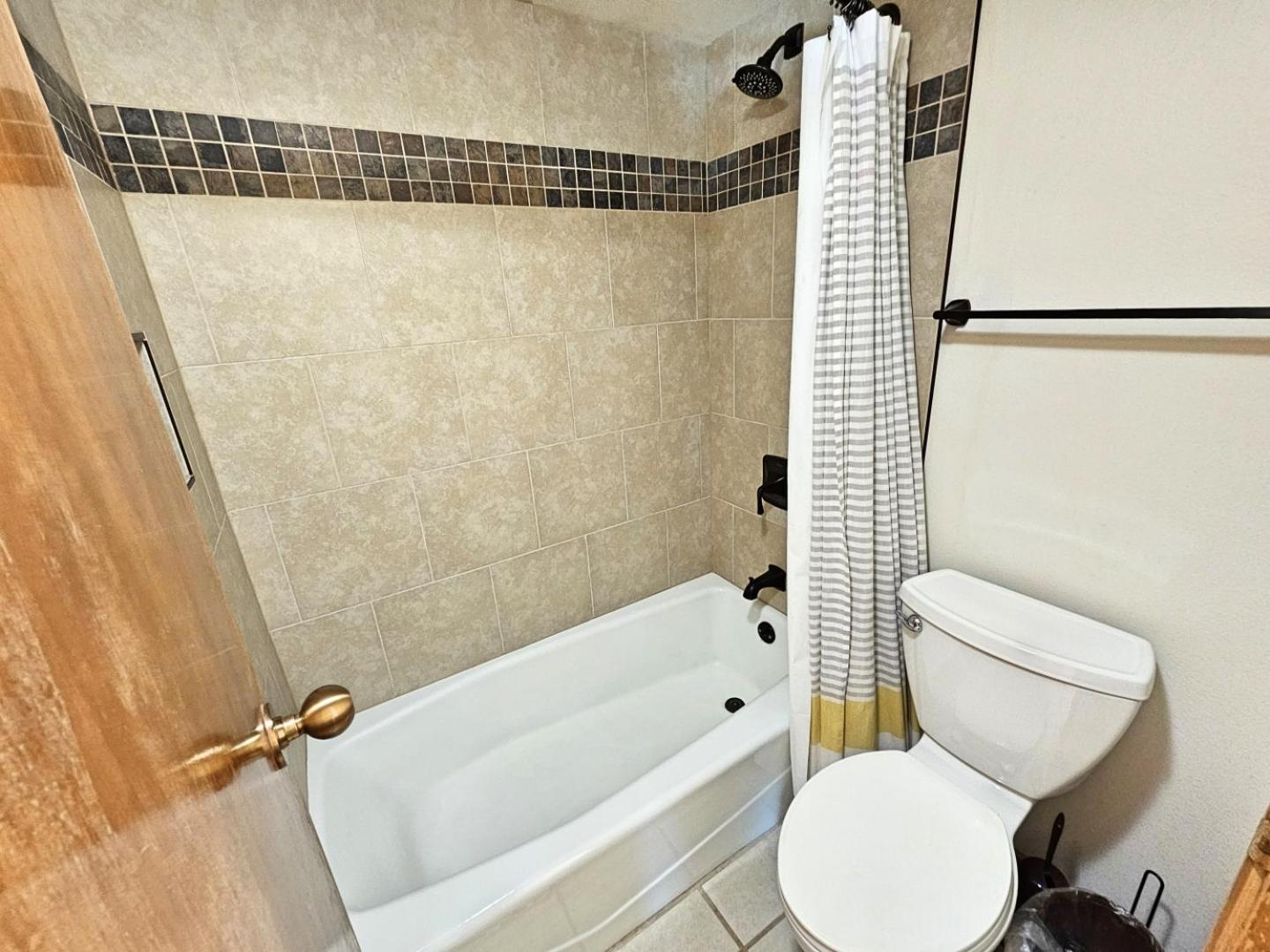 Village square large 1 bedroom. Center Village Copper Mountain Hot tub, Parking, walk to slopes view 5