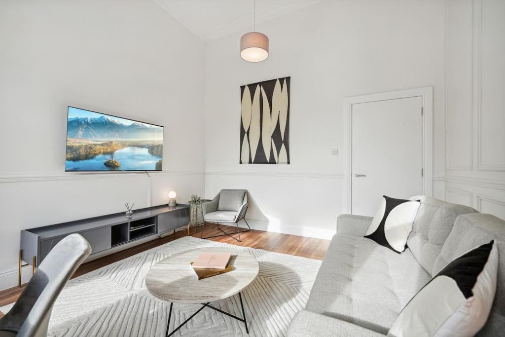 (G2) Central 1 Bed Blythswood Flat view 5