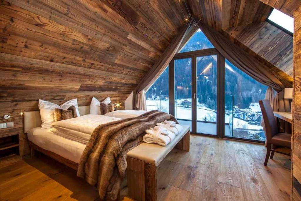 Mountain Chalet Ghilga view 4