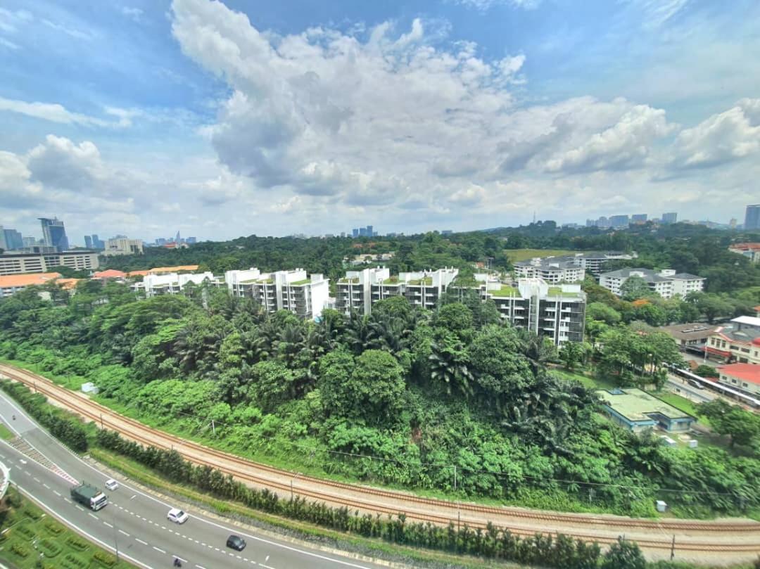 Regalia Luxury Suites KLCC - by Cozy Stay