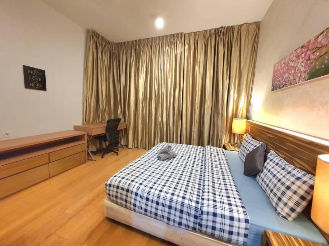 Regalia Luxury Suites KLCC - by Cozy Stay