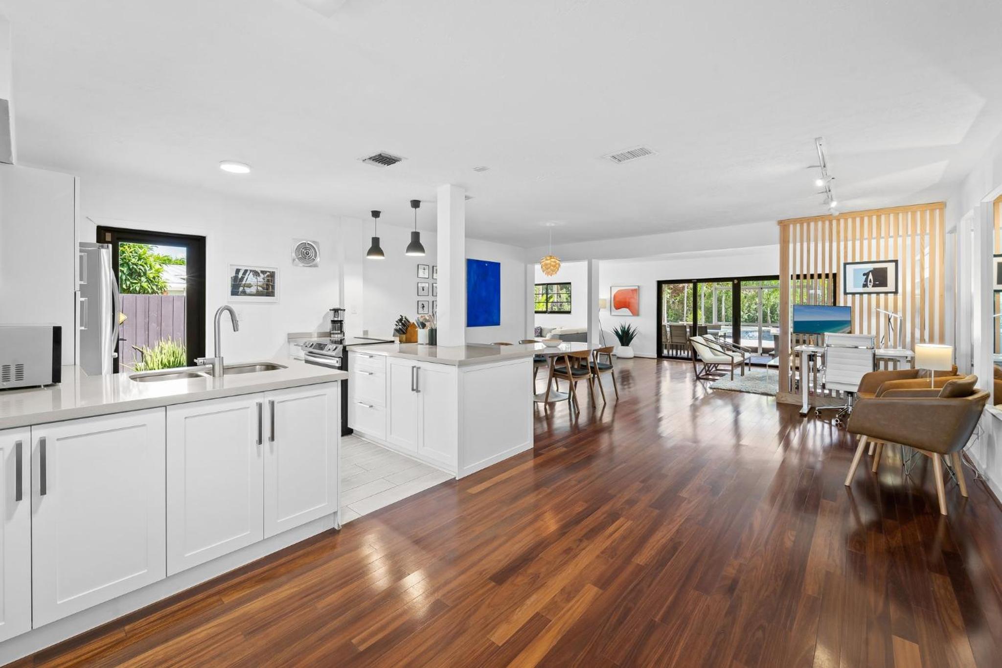 7 Minutes to Beach Saltwater Pool Open Floor Plan view 3