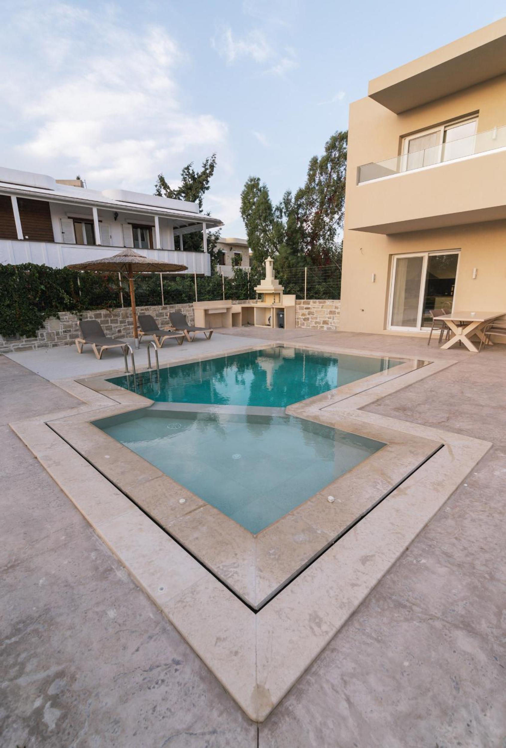 Villa Luna with swimming pool in Pitsidia view 5