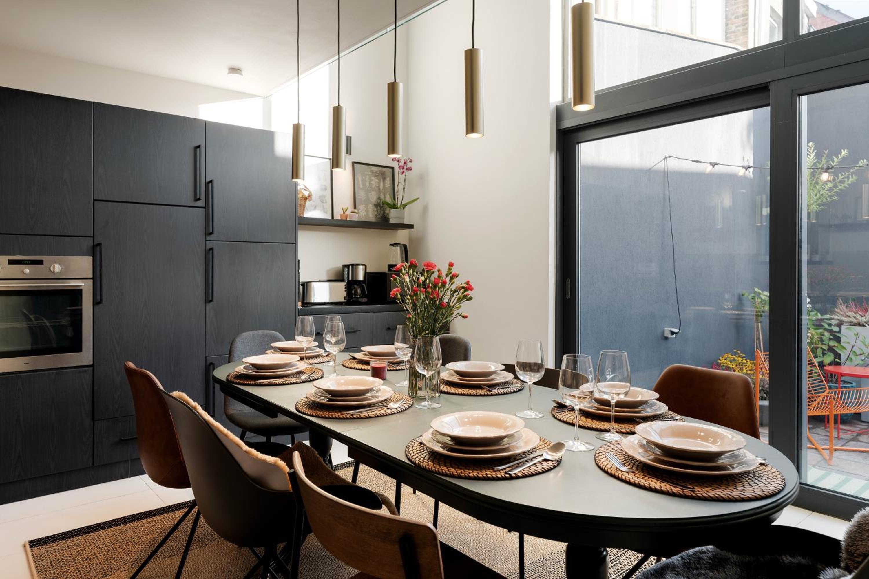 Spacious & Chic House in Center