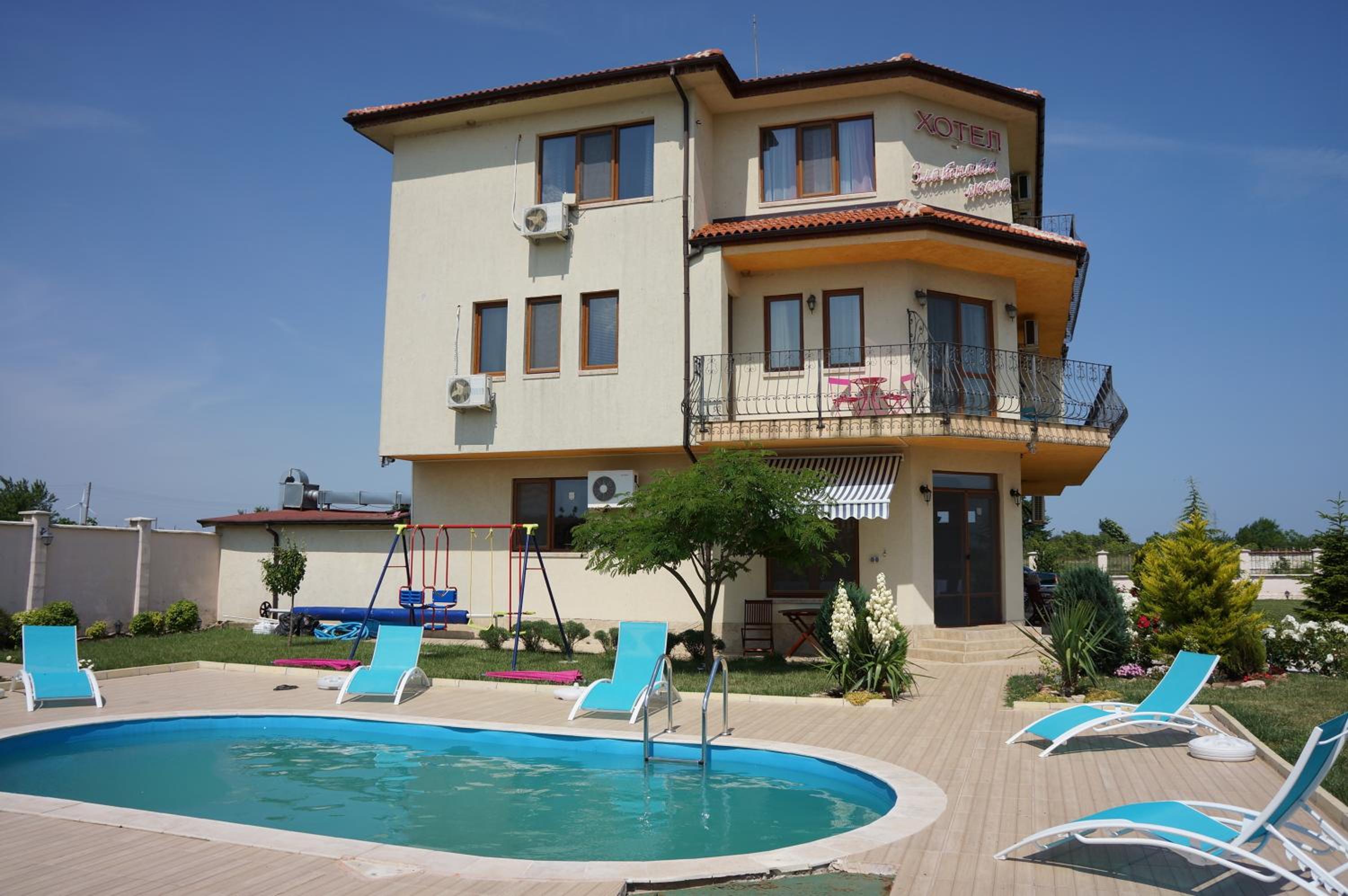Guest House Golden Flake 4km from Bolata beach