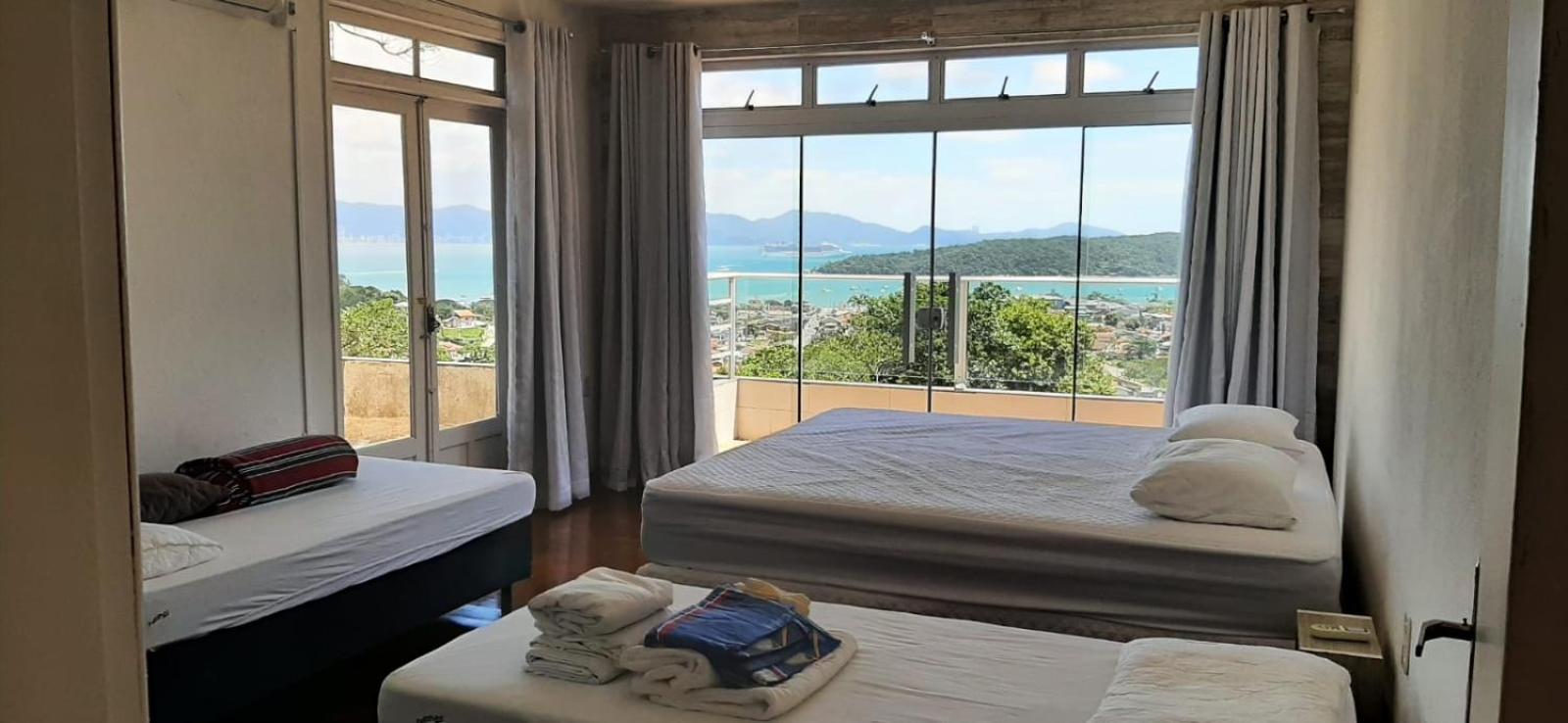 CASA COM PISCINA e VISTA PARA O MAR - Porto Belo-SC Bombinhas-SC