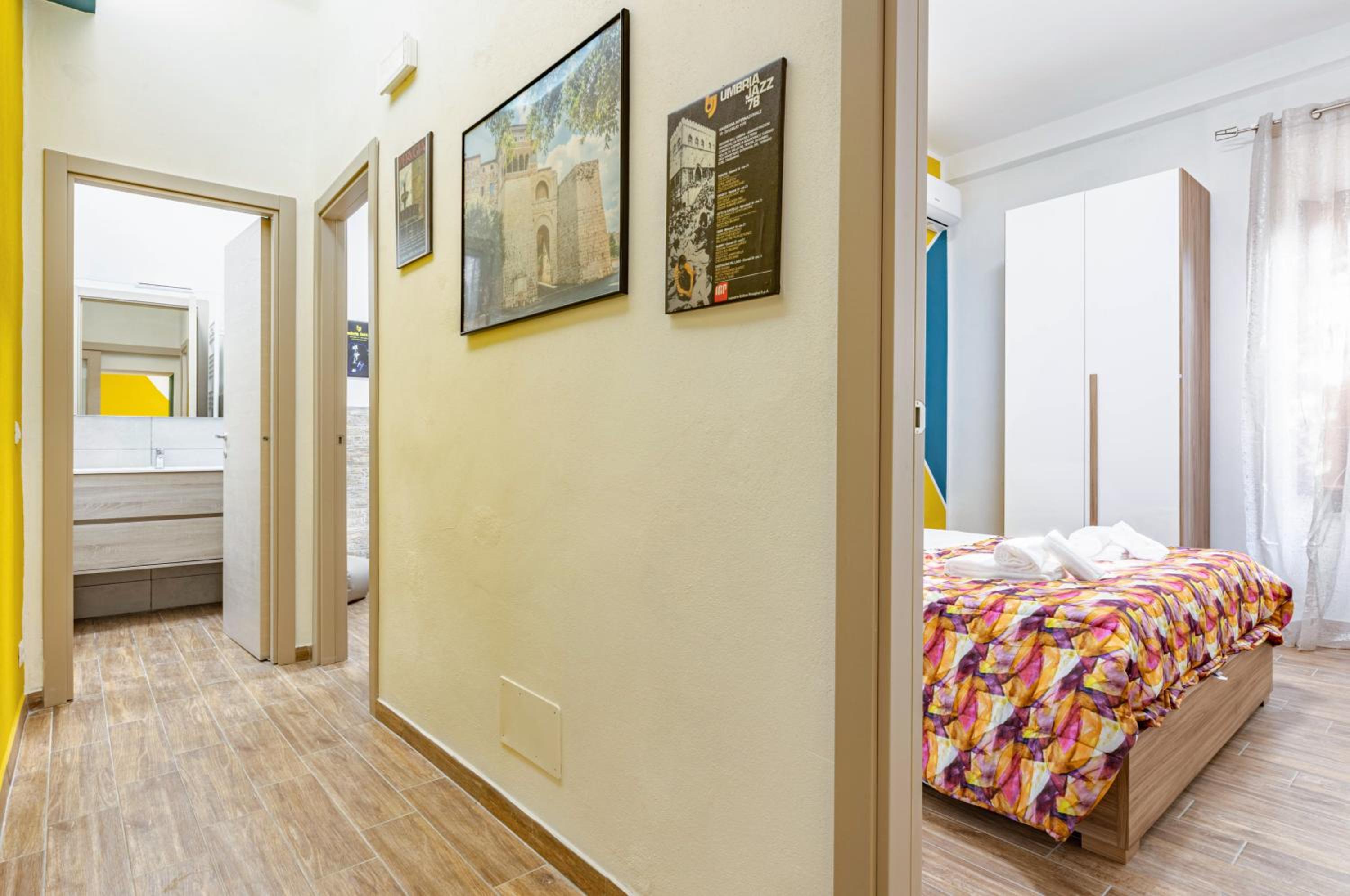 GuestHost - Casa di Angelo Vibrant Apartment photo 5
