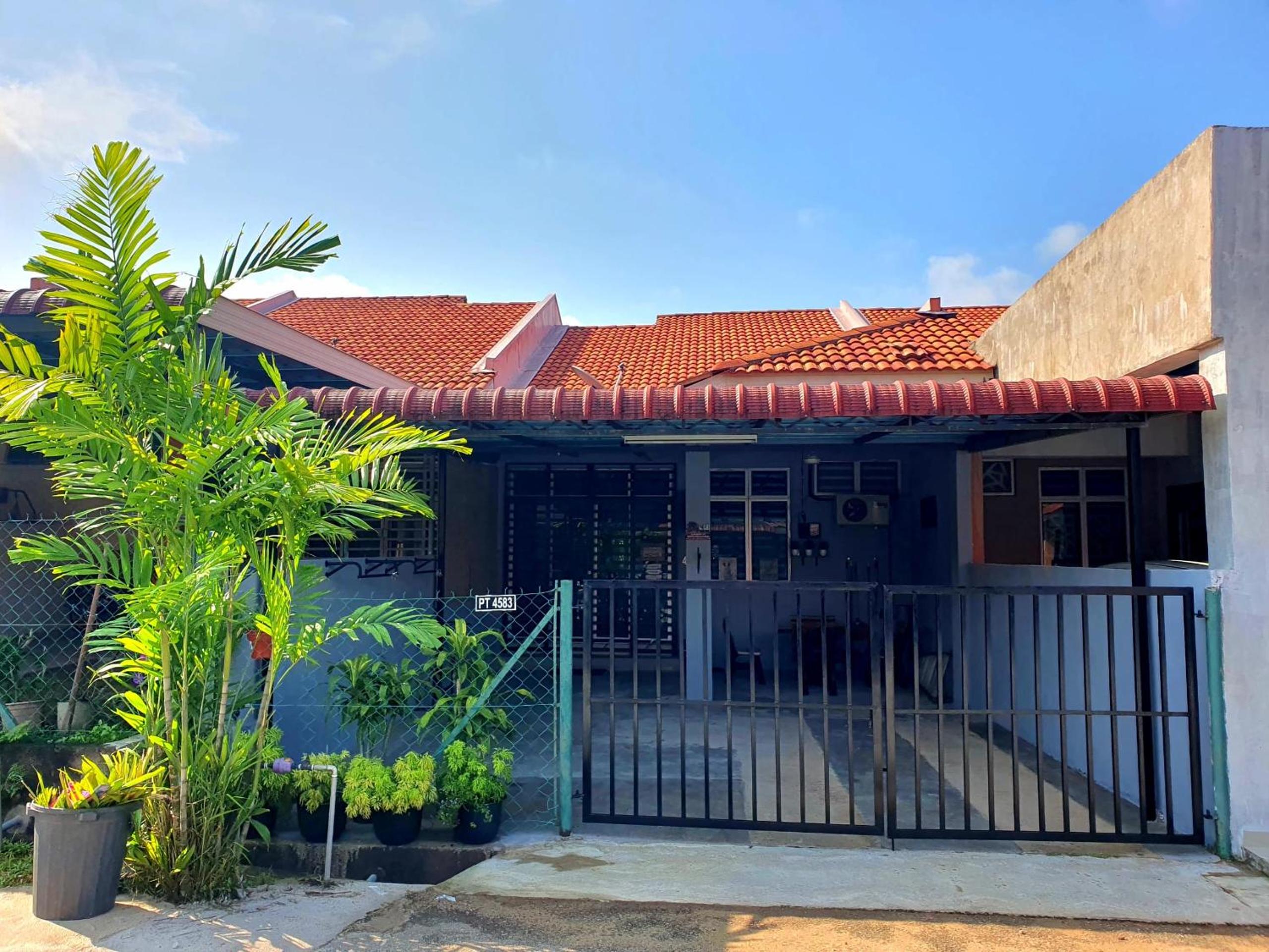 LH Alisha Homestay Bandar Utama Gua Musang photo 2