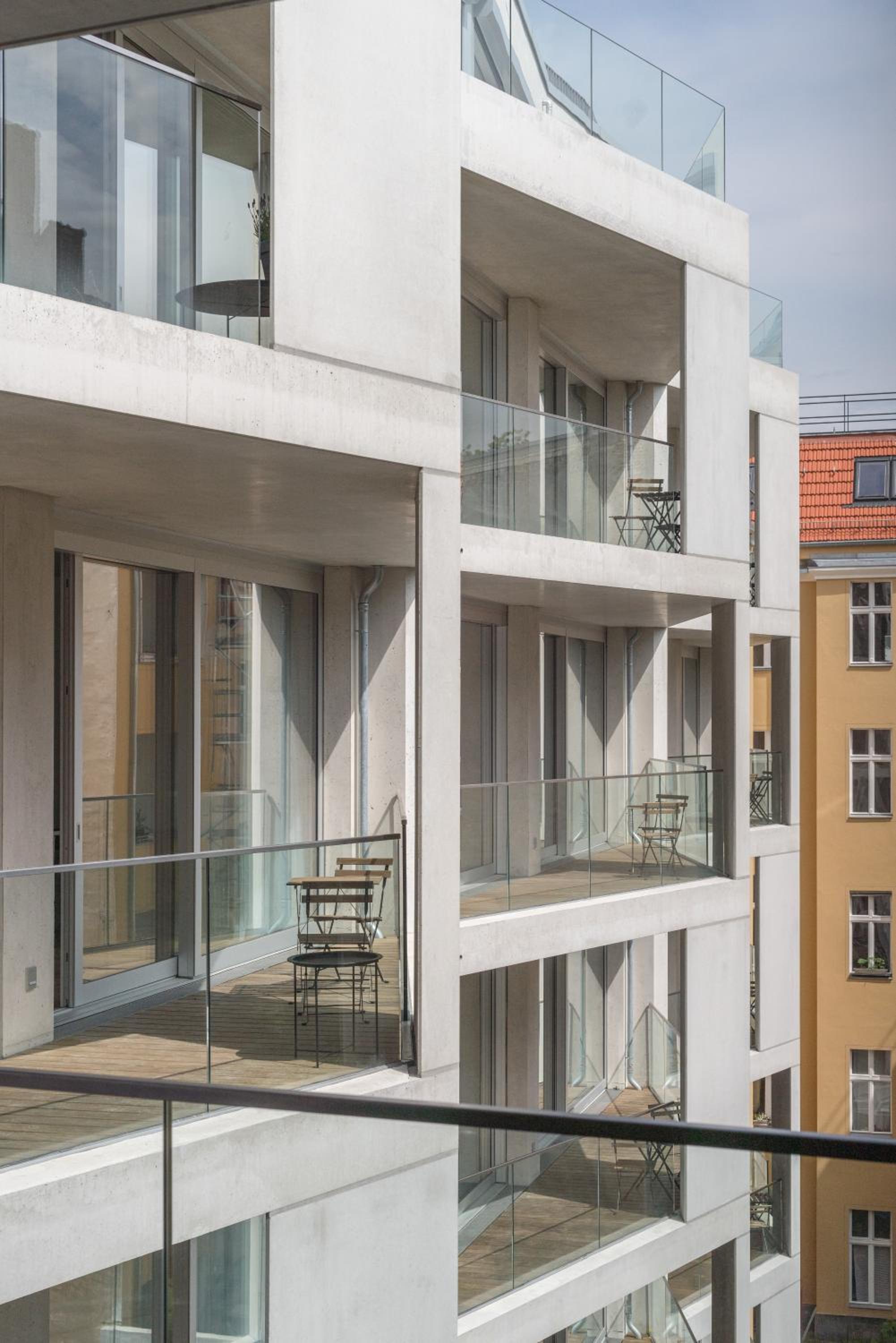 Carlotta Apartments