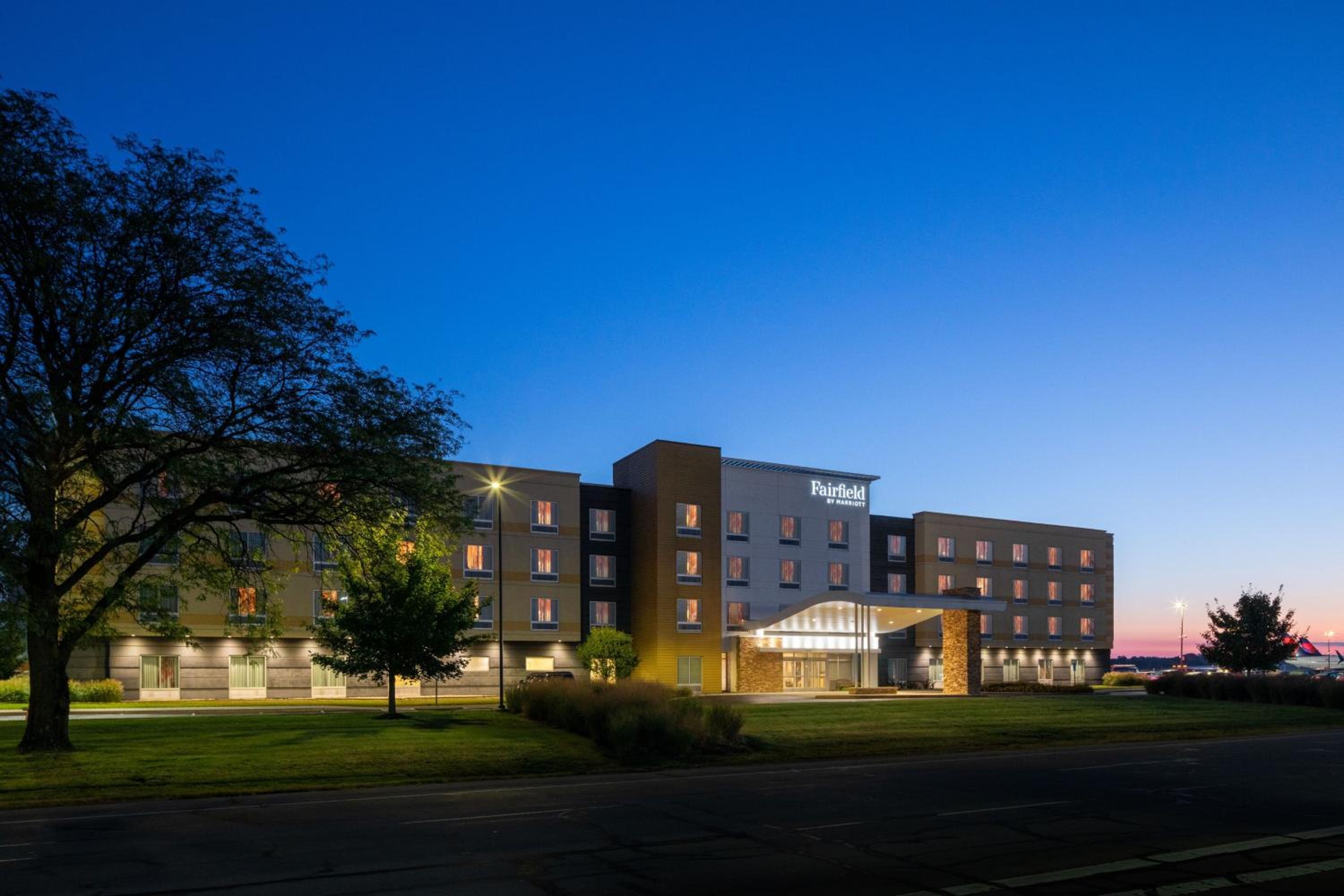 Hotel Fairfield Inn & Suites by Marriott Columbus Airport - Image 1