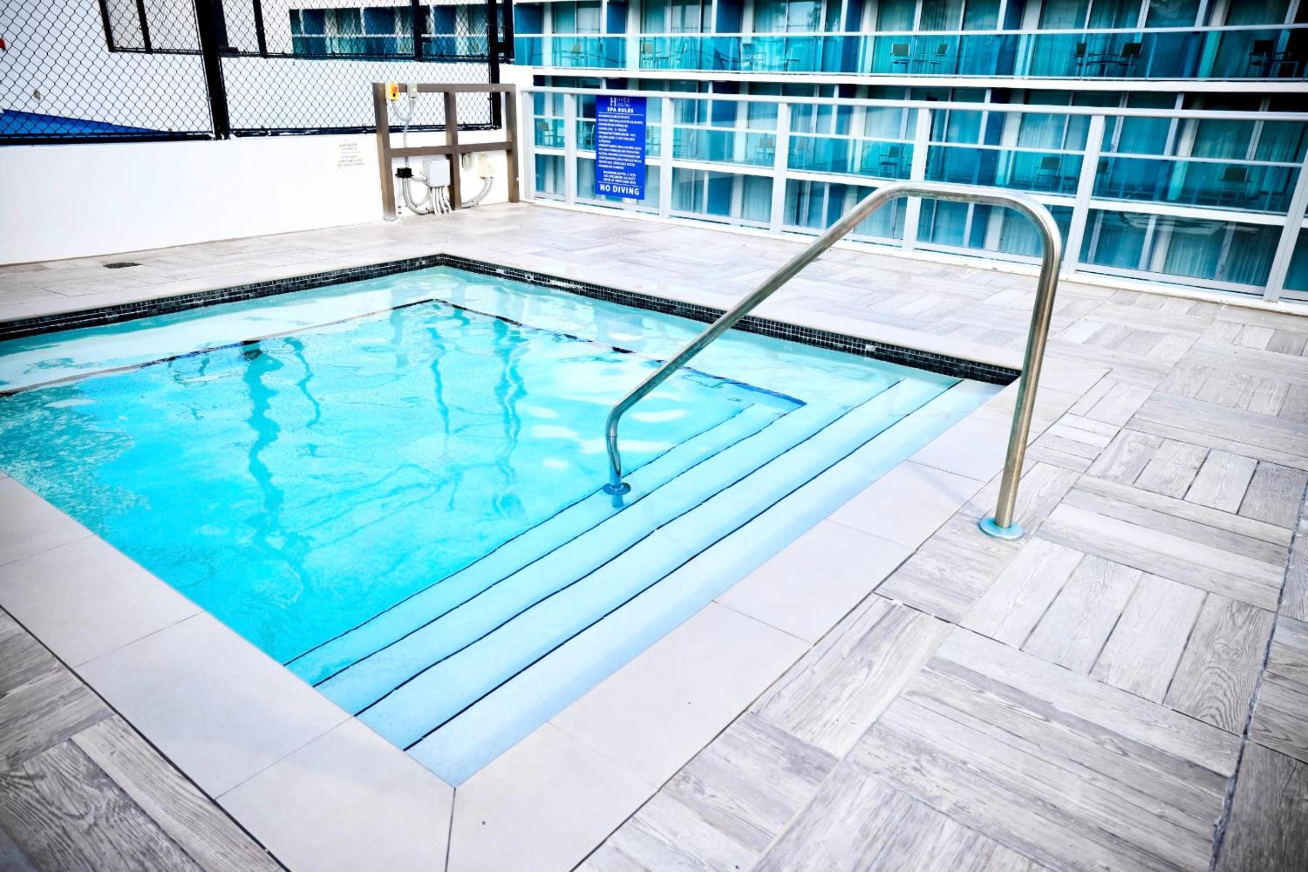 Zen Beach House Luxury 1-Bedroom Intracoastal Views