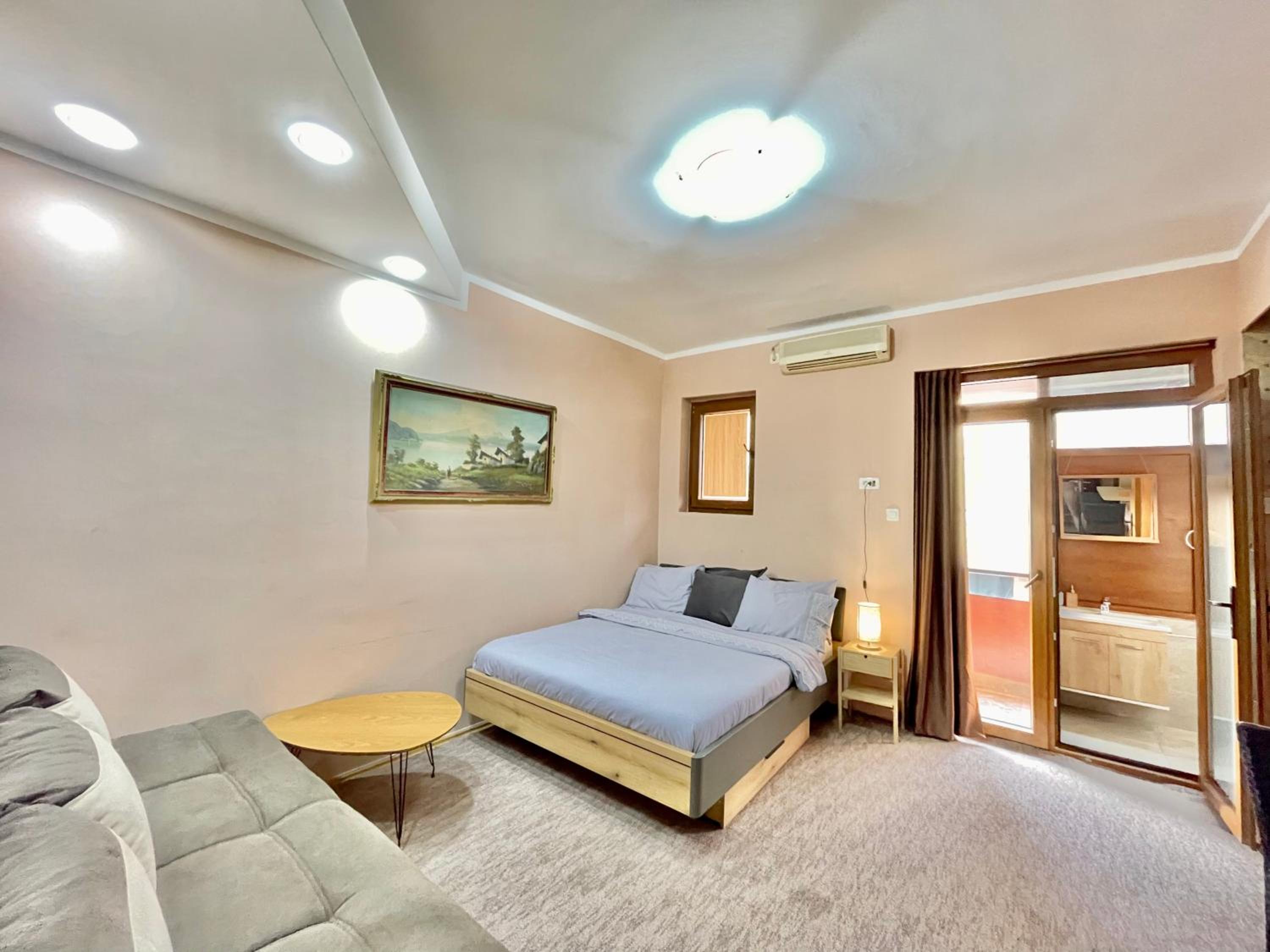 Podgorica City Center Apartment Main Boulevard View Free Wi-Fi view 2