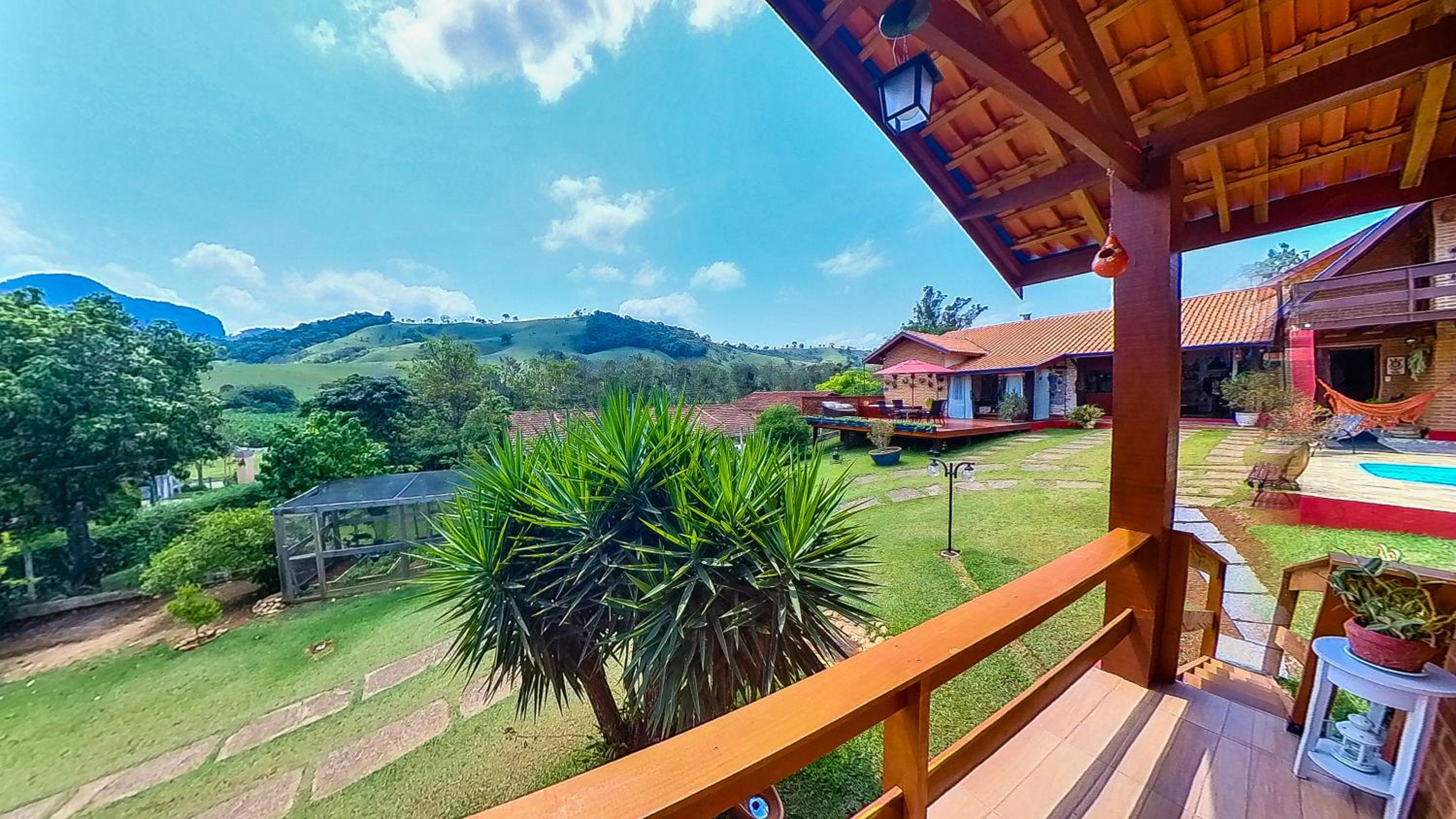 LINDA CASA EM SÃO BENTO DO SAPUCAI