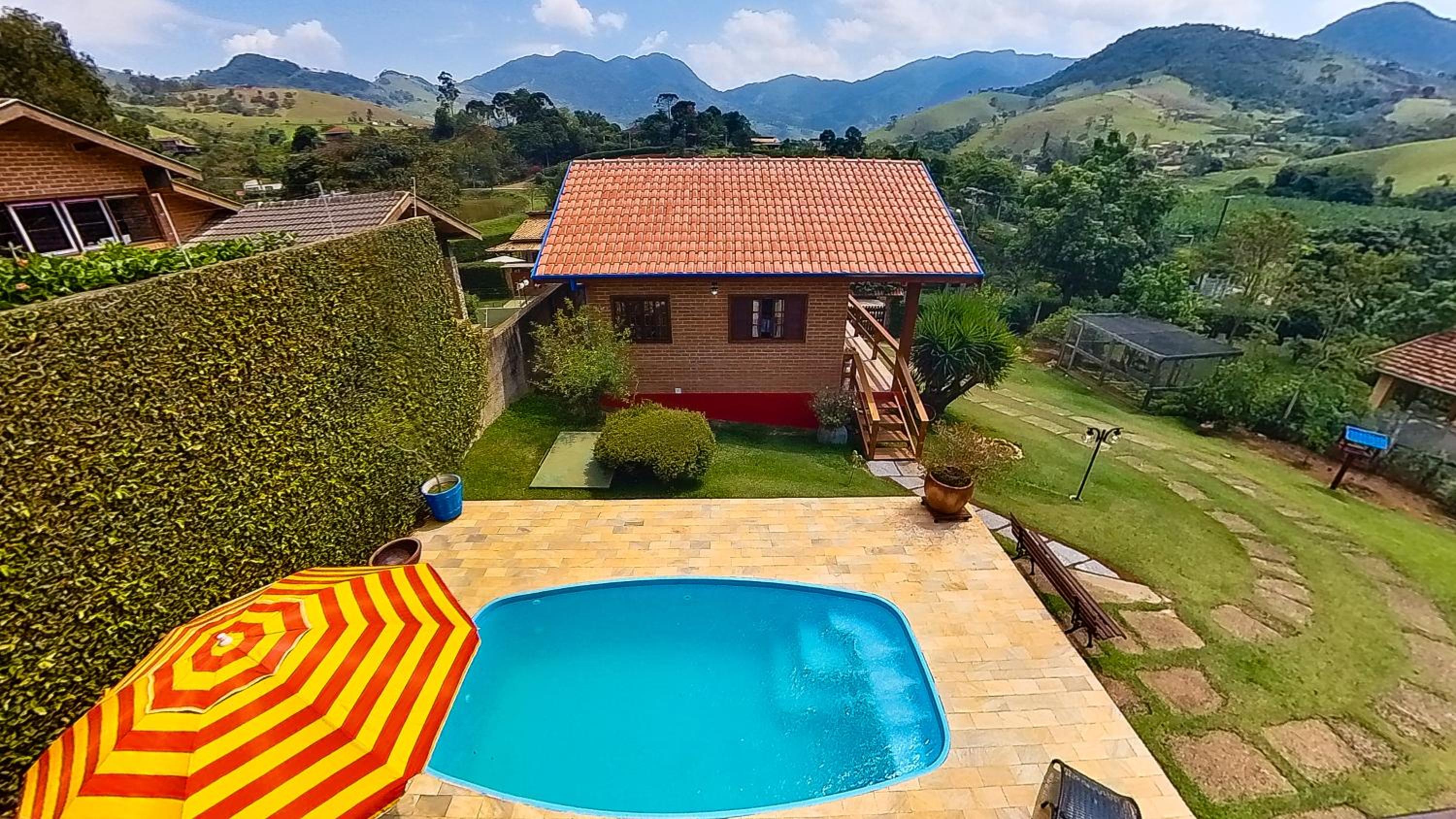 LINDA CASA EM SÃO BENTO DO SAPUCAI