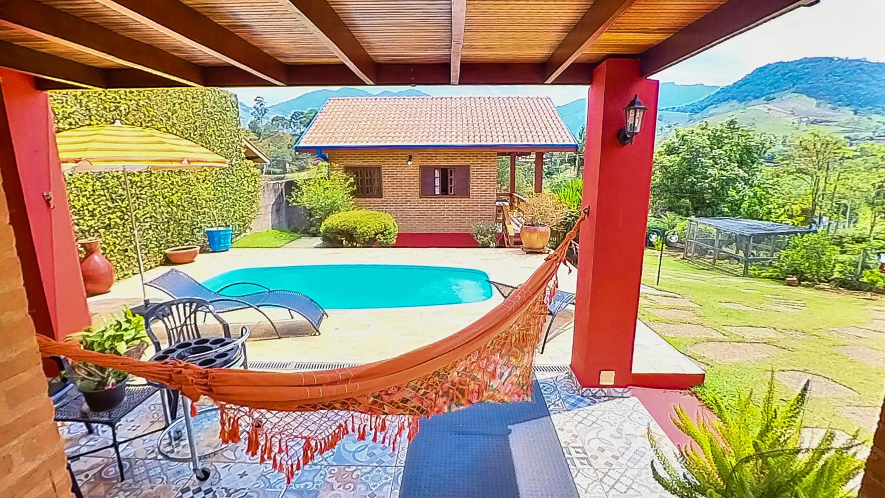 LINDA CASA EM SÃO BENTO DO SAPUCAI
