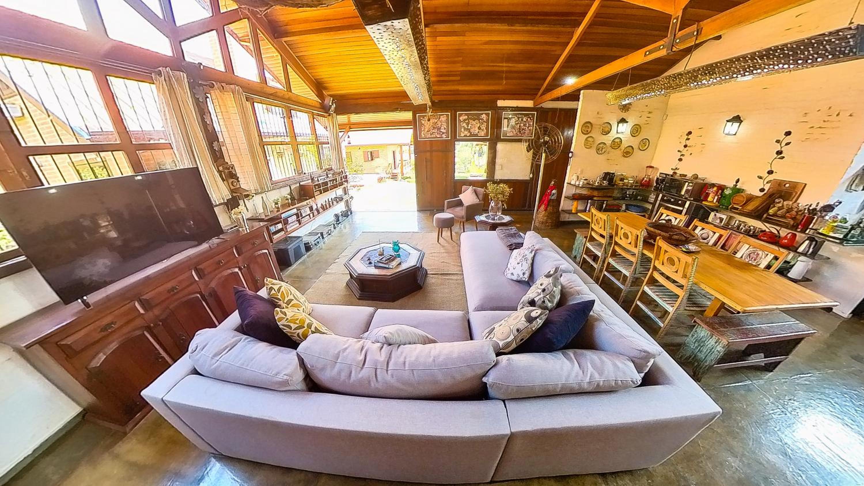 LINDA CASA EM SÃO BENTO DO SAPUCAI