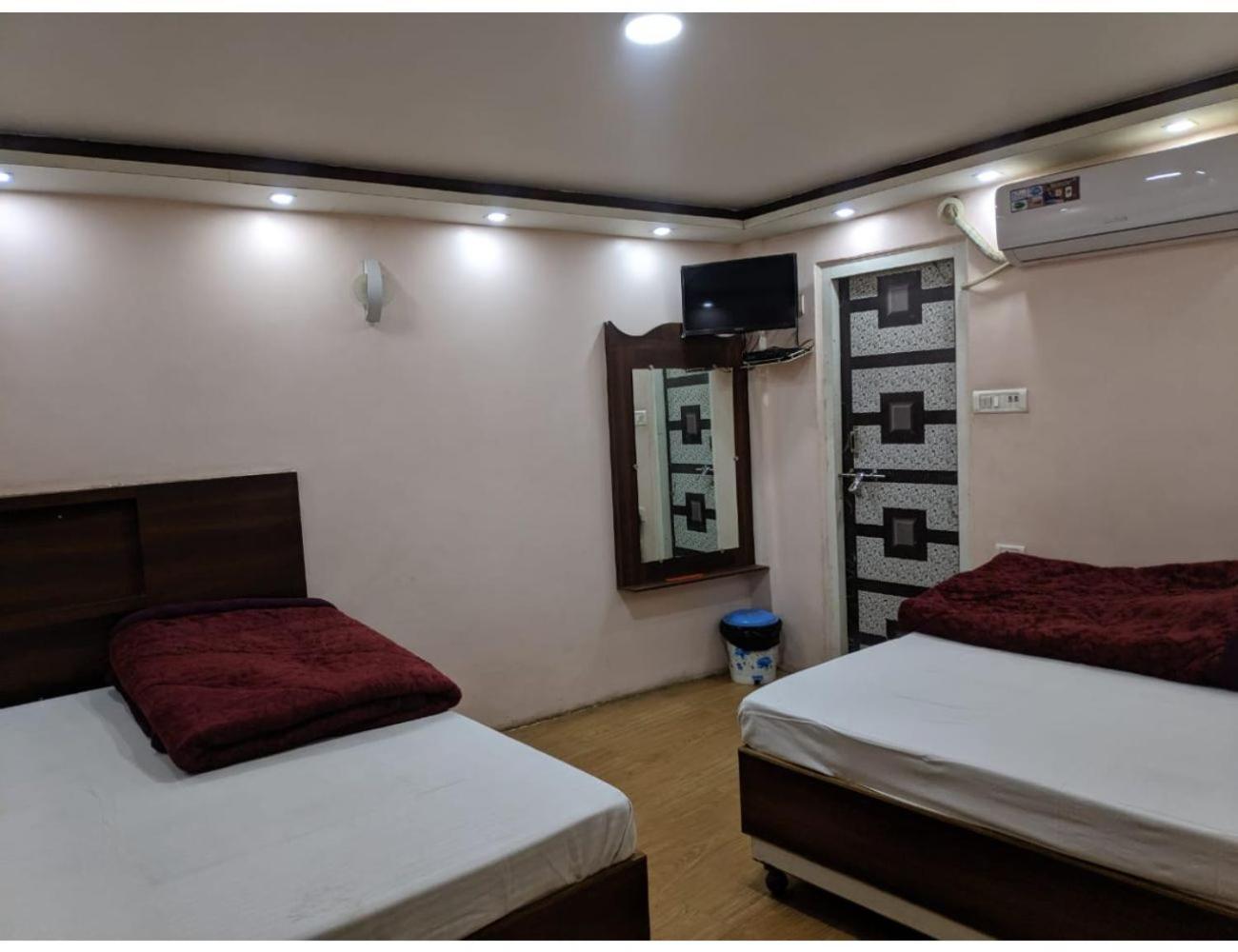 Shree Kashi Guest House, Varanasi Near Temple 200 Meter view 2