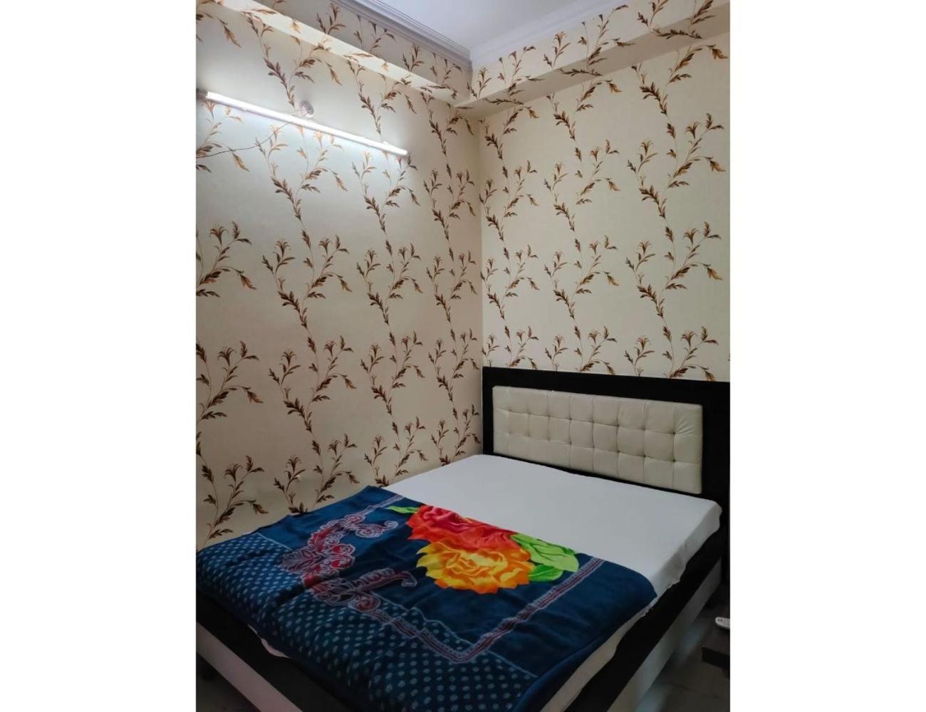 Shree Kashi Guest House, Varanasi Near Temple 200 Meter view 3