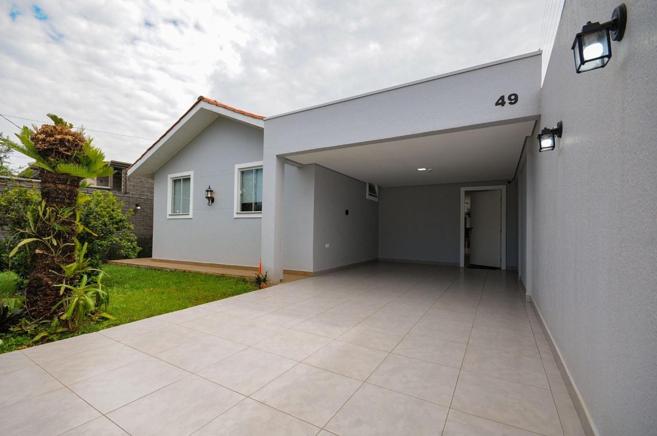 12 hóspedes - PISCINA tratamento com água salgada - Cozinha GOURMET - 4 QUARTOS - 3 BANHEIROS - GARAGEM - ESCRITORIO - 2,1 km do Cataratas JL Shopping