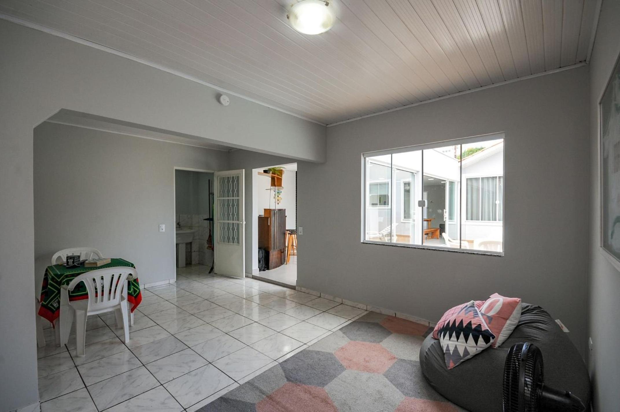 12 hóspedes - PISCINA tratamento com água salgada - Cozinha GOURMET - 4 QUARTOS - 3 BANHEIROS - GARAGEM - ESCRITORIO - 2,1 km do Cataratas JL Shopping