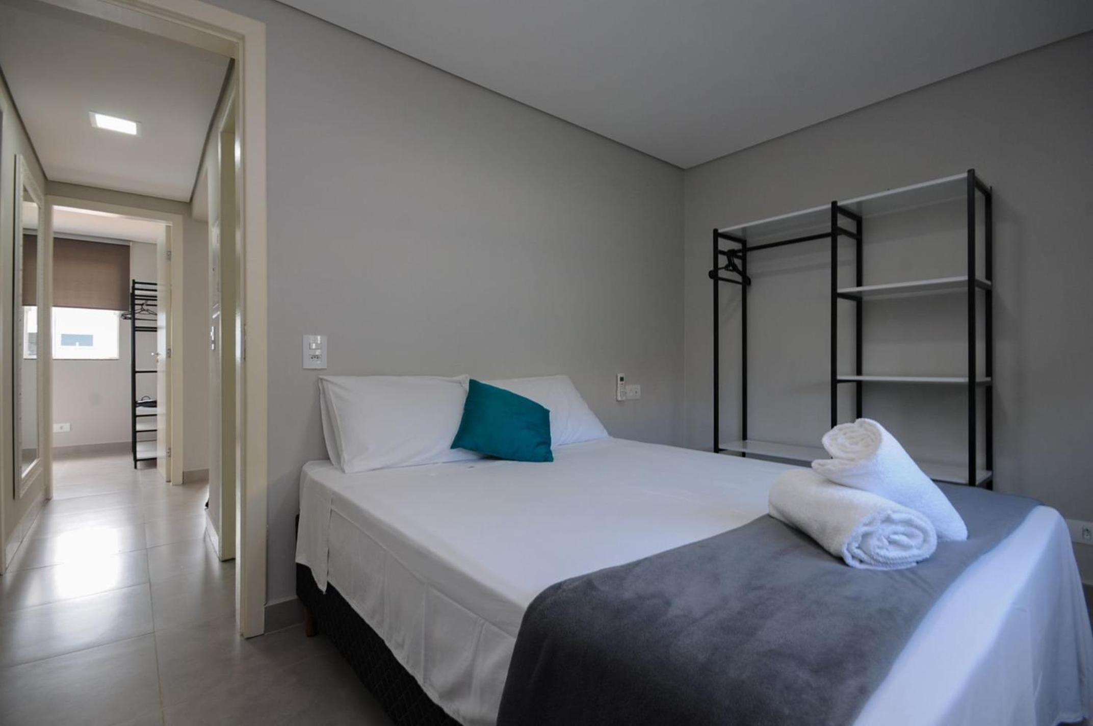 12 hóspedes - PISCINA tratamento com água salgada - Cozinha GOURMET - 4 QUARTOS - 3 BANHEIROS - GARAGEM - ESCRITORIO - 2,1 km do Cataratas JL Shopping