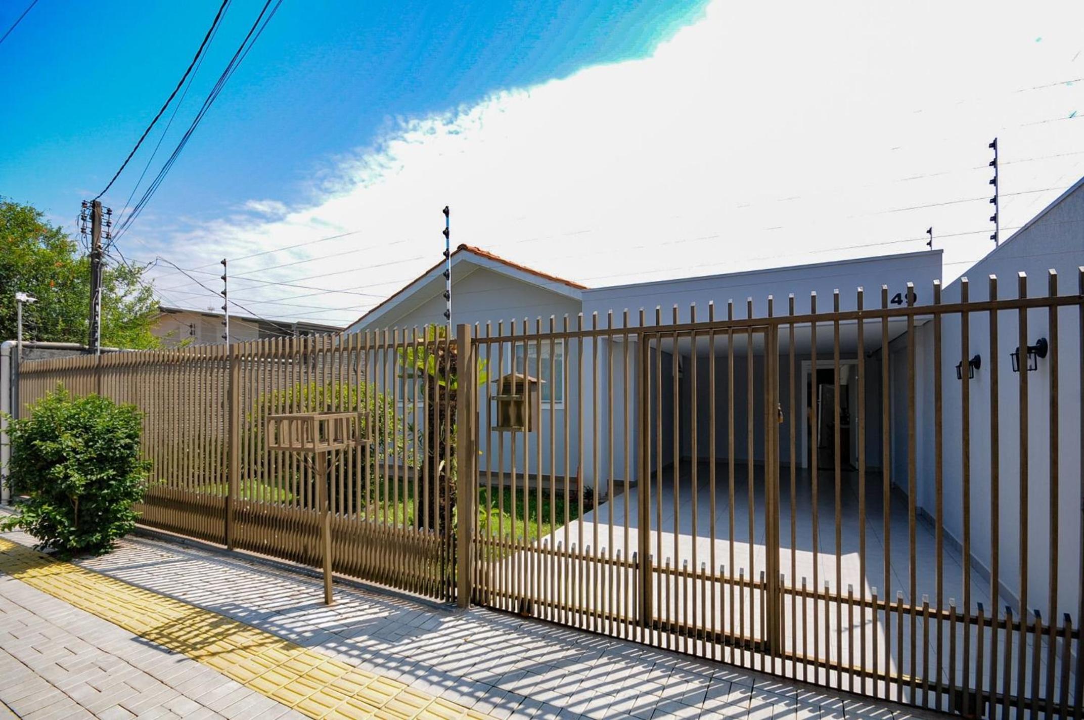 12 hóspedes - PISCINA tratamento com água salgada - Cozinha GOURMET - 4 QUARTOS - 3 BANHEIROS - GARAGEM - ESCRITORIO - 2,1 km do Cataratas JL Shopping