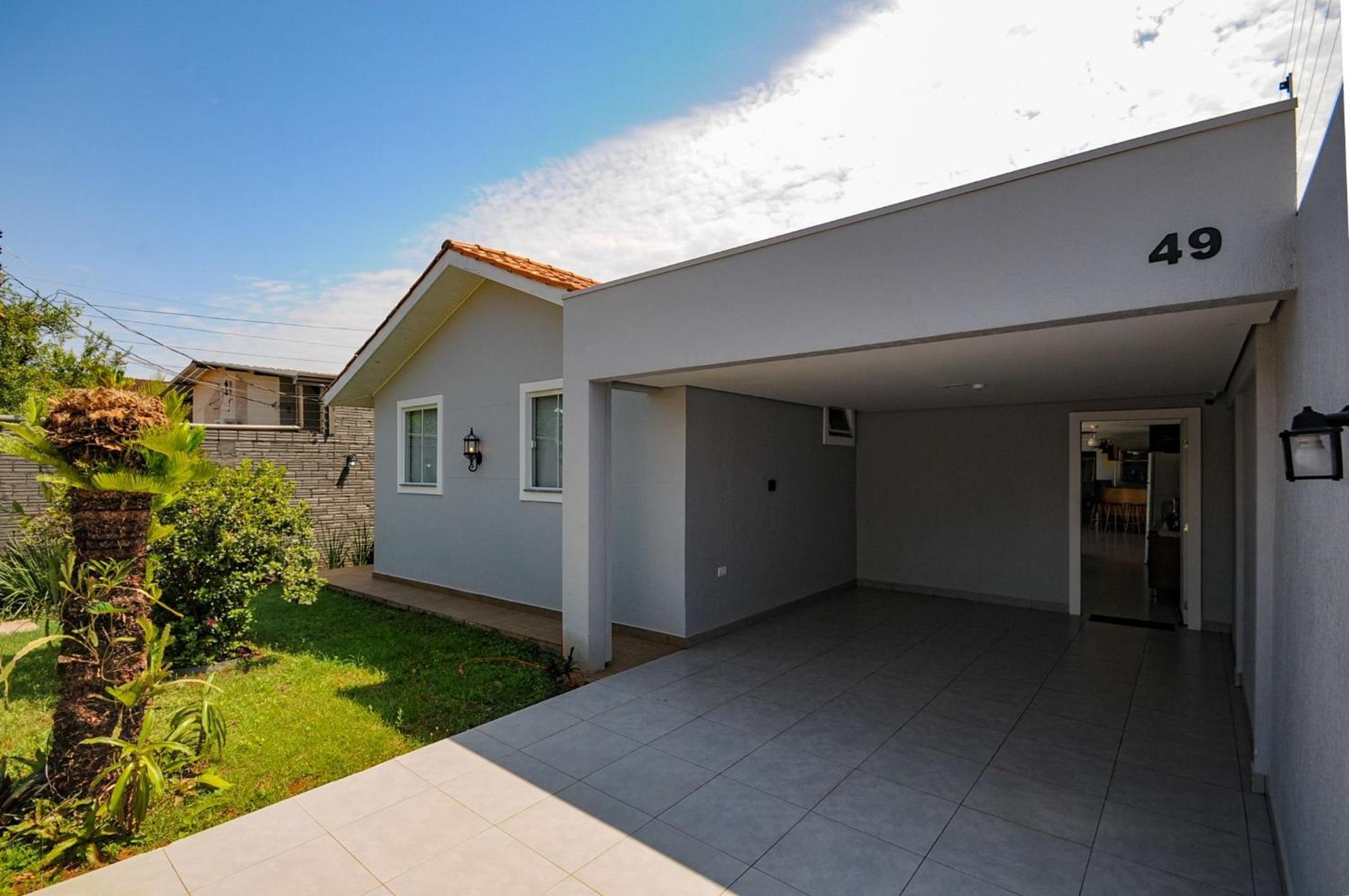 12 hóspedes - PISCINA tratamento com água salgada - Cozinha GOURMET - 4 QUARTOS - 3 BANHEIROS - GARAGEM - ESCRITORIO - 2,1 km do Cataratas JL Shopping